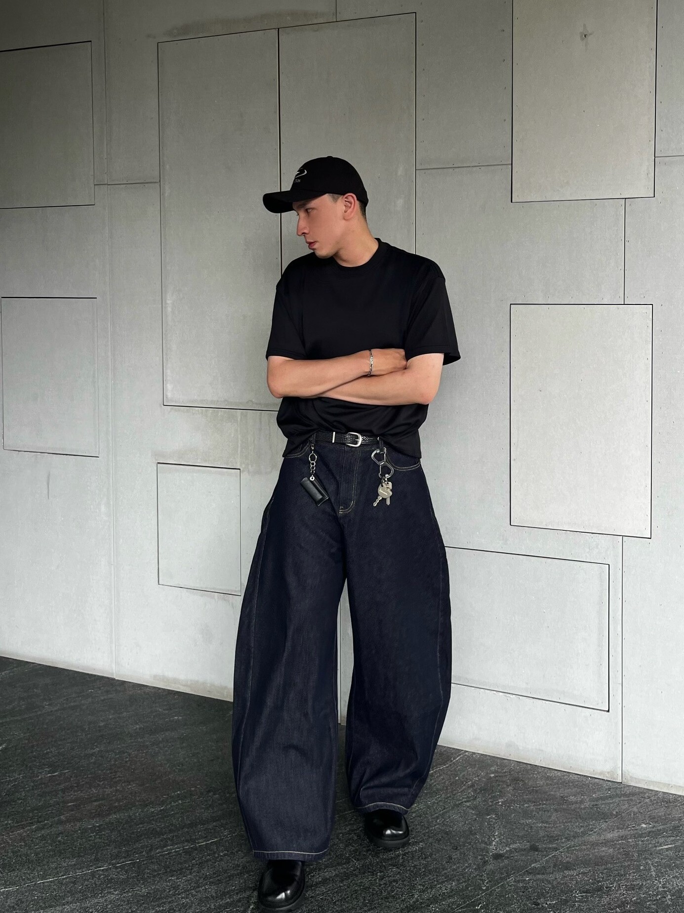 SIMON MADE BW-2511 基礎 立體 彎刀 單寧 牛仔褲