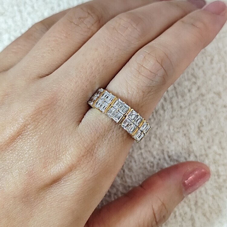 祖母綠形鑽石戒指雙行排戒