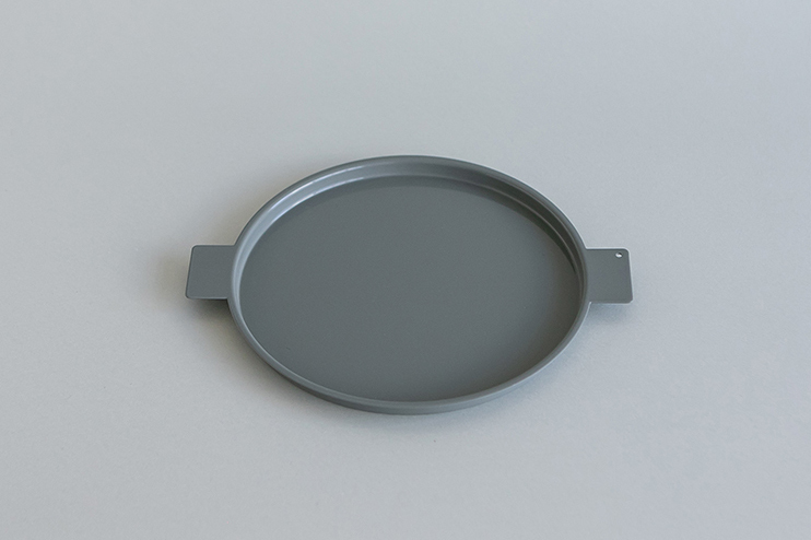 yumiko iihoshi porcelain - Colored' aluminum tray彩色鋁製托盤 / 圓形  / 灰 / L