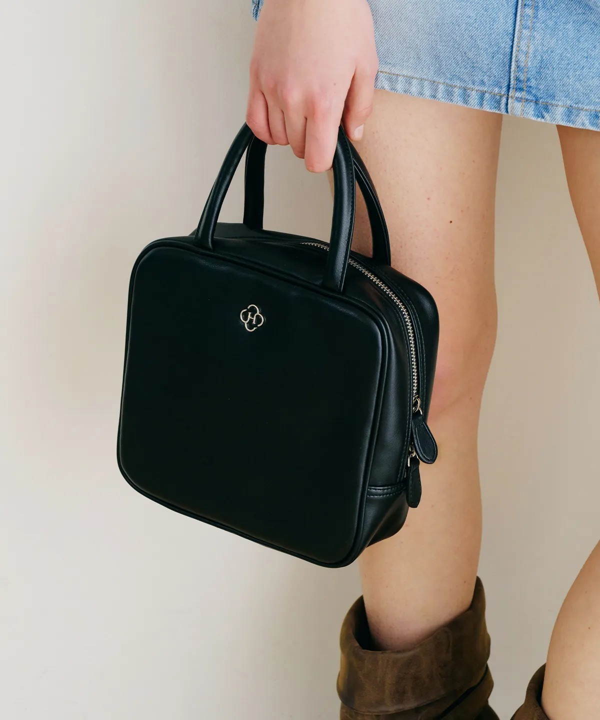 HEEARI Eve Square Tote Bag