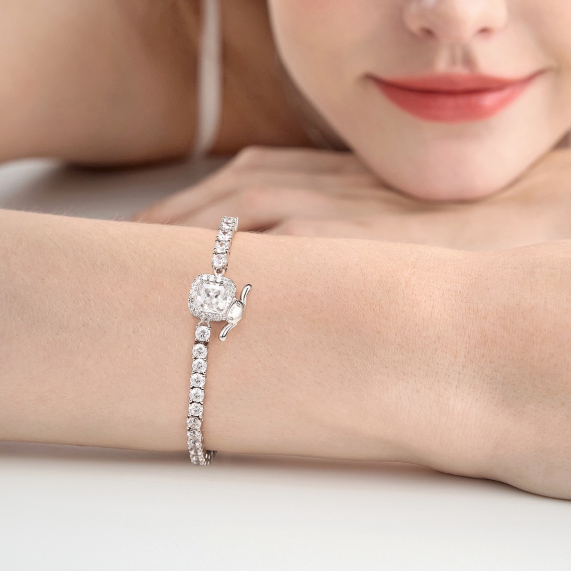 HELLO KITTY 凱蒂貓 三麗鷗系列 蝴蝶結 清透方糖鑽手鍊 禮盒包裝