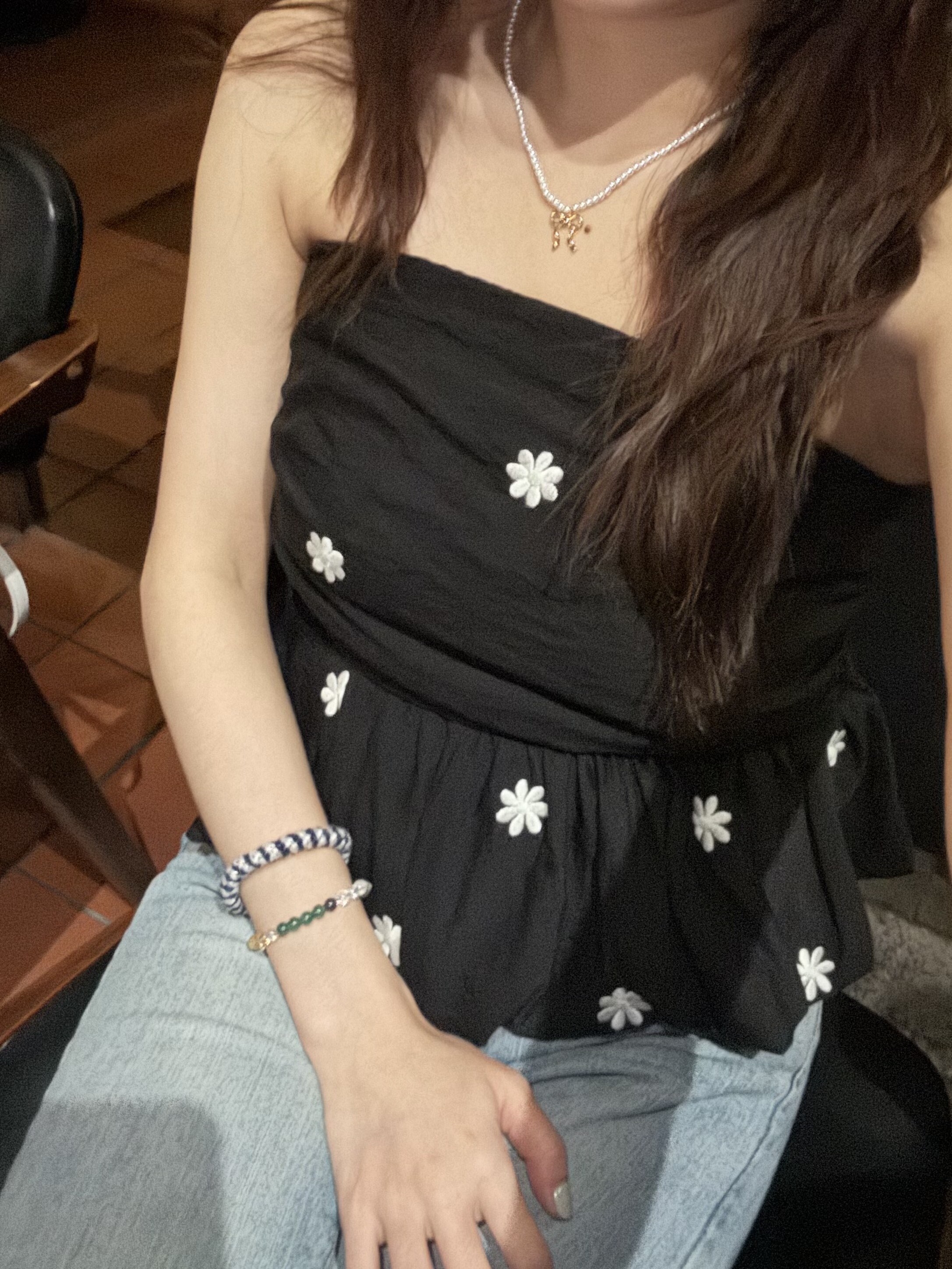 |現貨|氣質甜美小花刺繡平口上衣(3色)