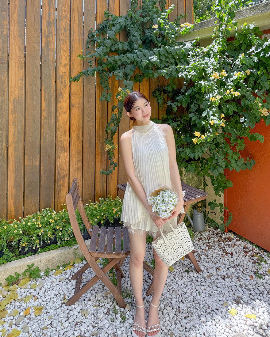 LINA LINA解鎖浪漫睫毛蕾絲上衣短裙兩件組-奶油杏