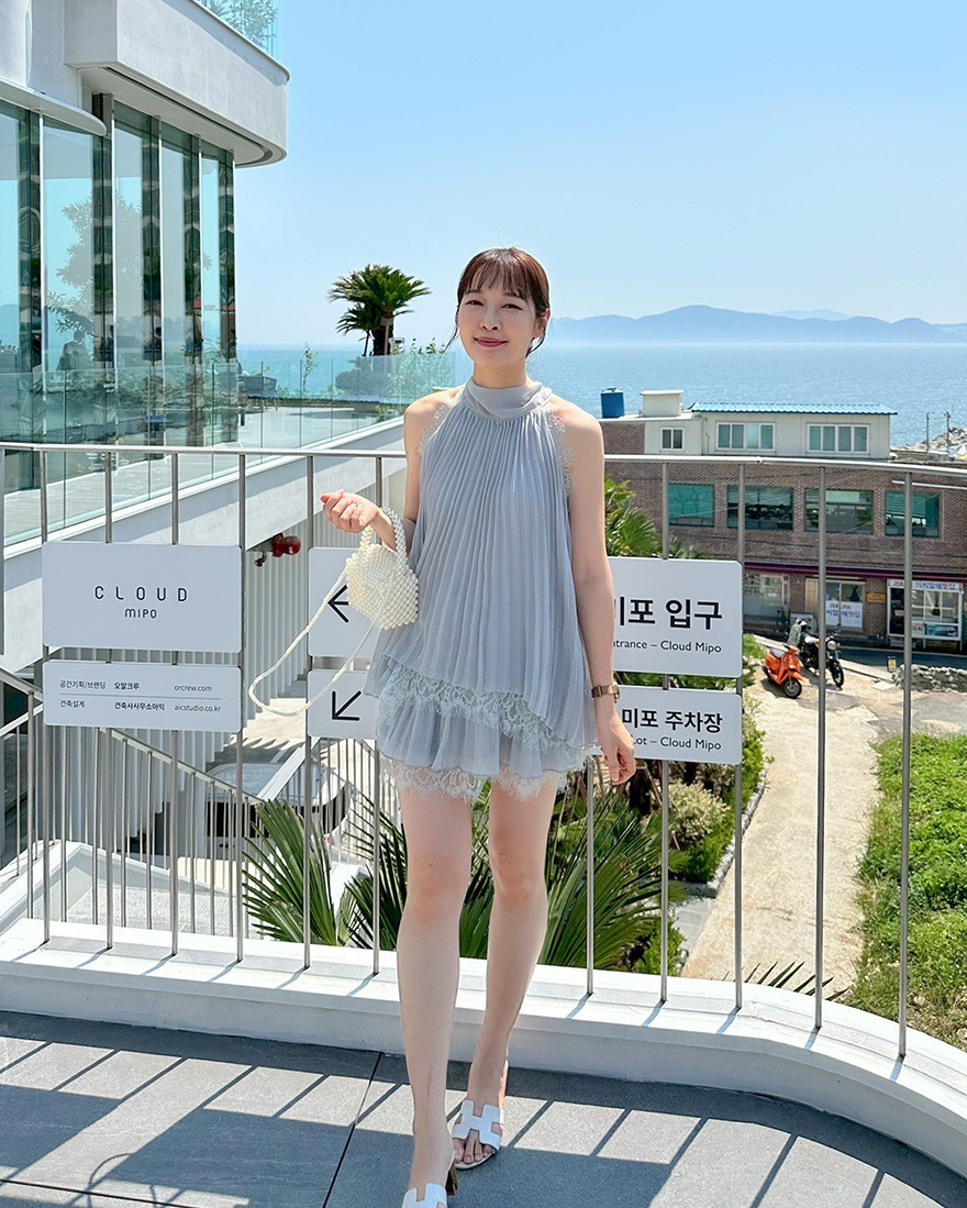 LINA LINA解鎖浪漫睫毛蕾絲上衣短裙兩件組-霧藍灰