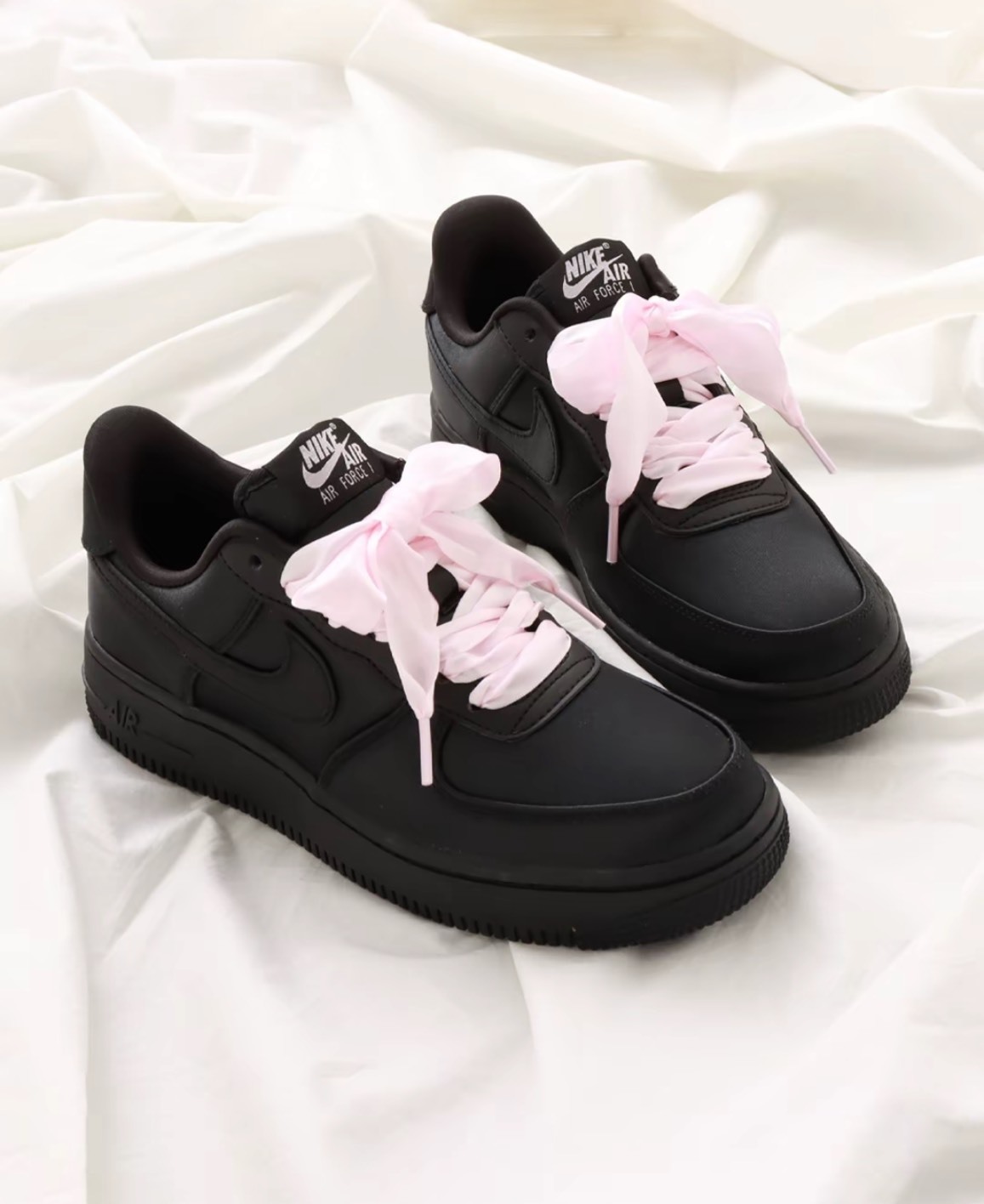 NIKE AIR FORCE 1 LOW TRIPLE BLACK SATIN 黑粉緞帶蝴蝶結