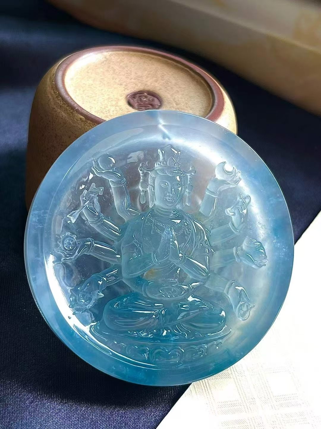 76339 翡翠千手觀音牌 (57.1mm直徑)