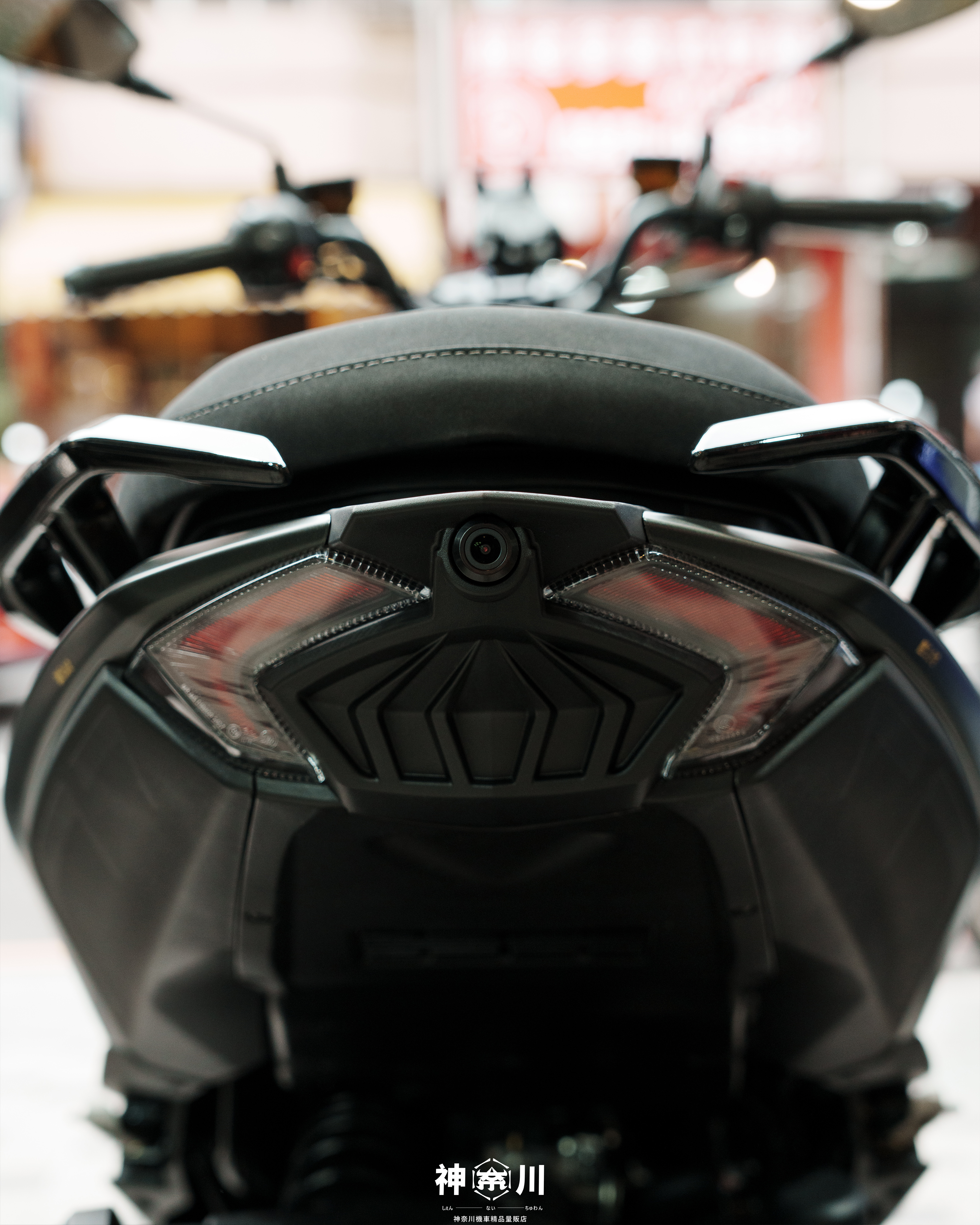 【KOMAX後鏡頭飾蓋－MMBCU】