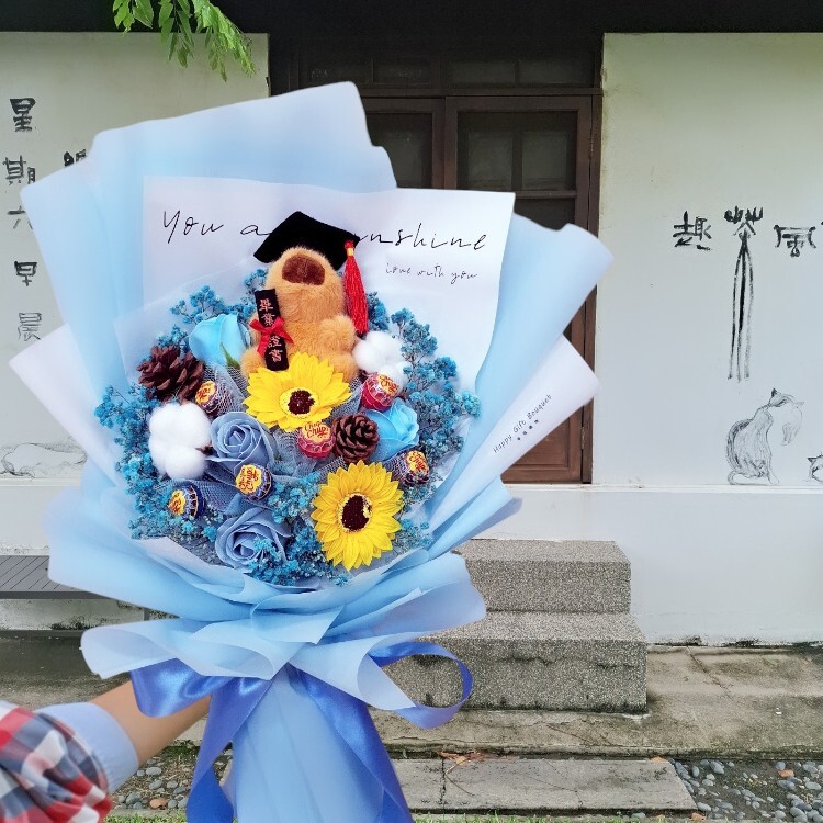 畢業卡比巴拉向日葵香皂花棉花滿天星棒棒糖藍色花束
