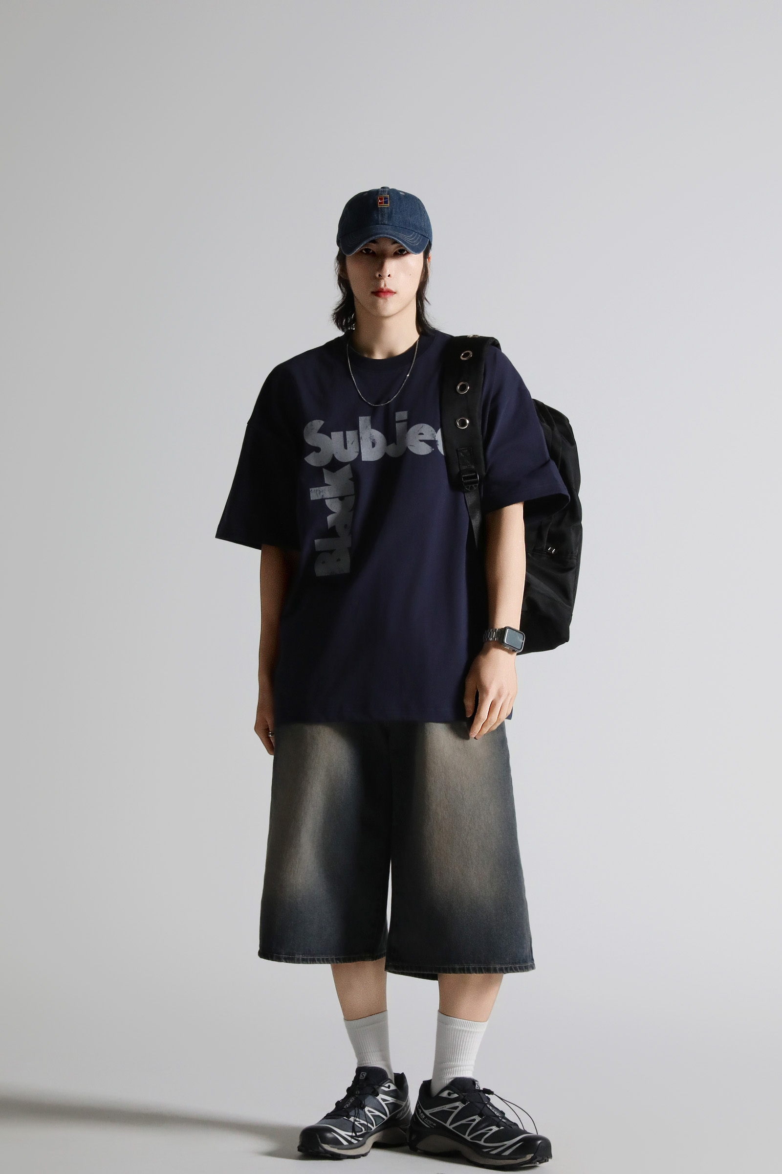 裂紋字母短袖 T 卹