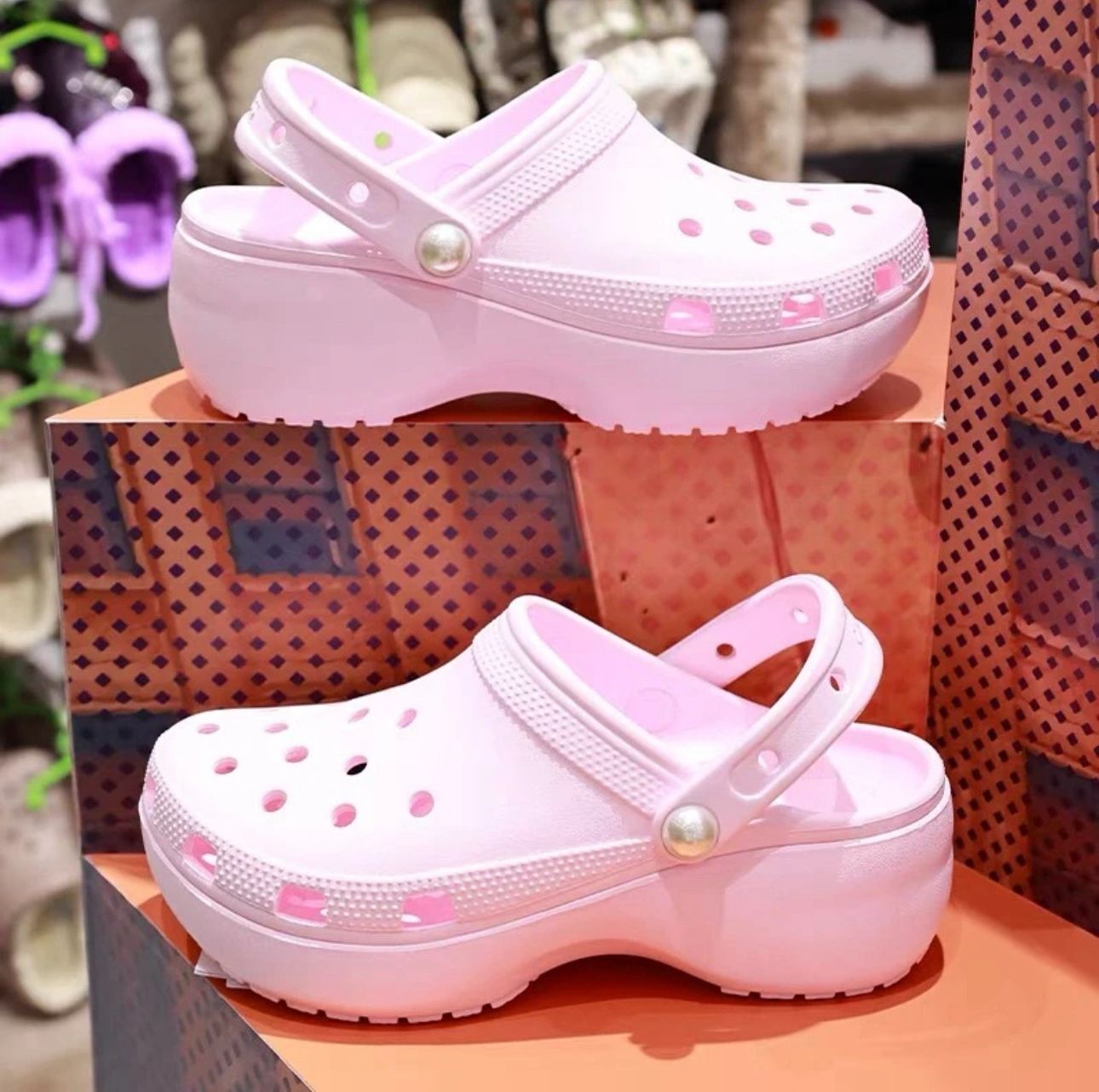 【預購】Crocs Classic Platform Pearl Clog G070730 洞洞鞋 (粉紅色)