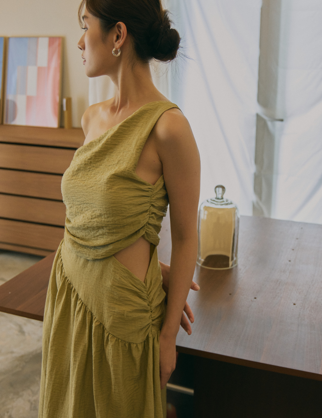 單肩抓皺露腰落地長洋（淡綠色/3尺寸）