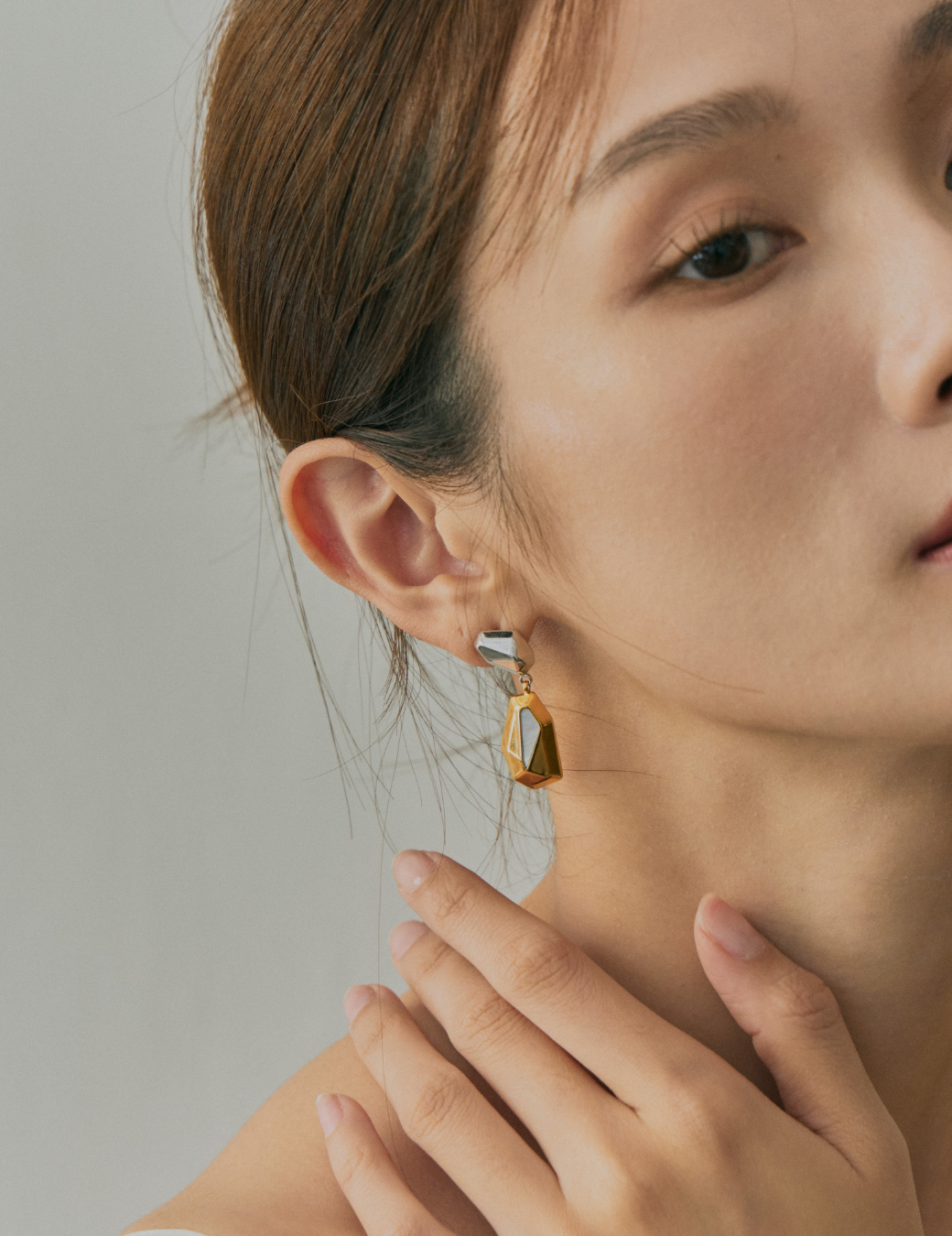 刻面母貝雙色耳環