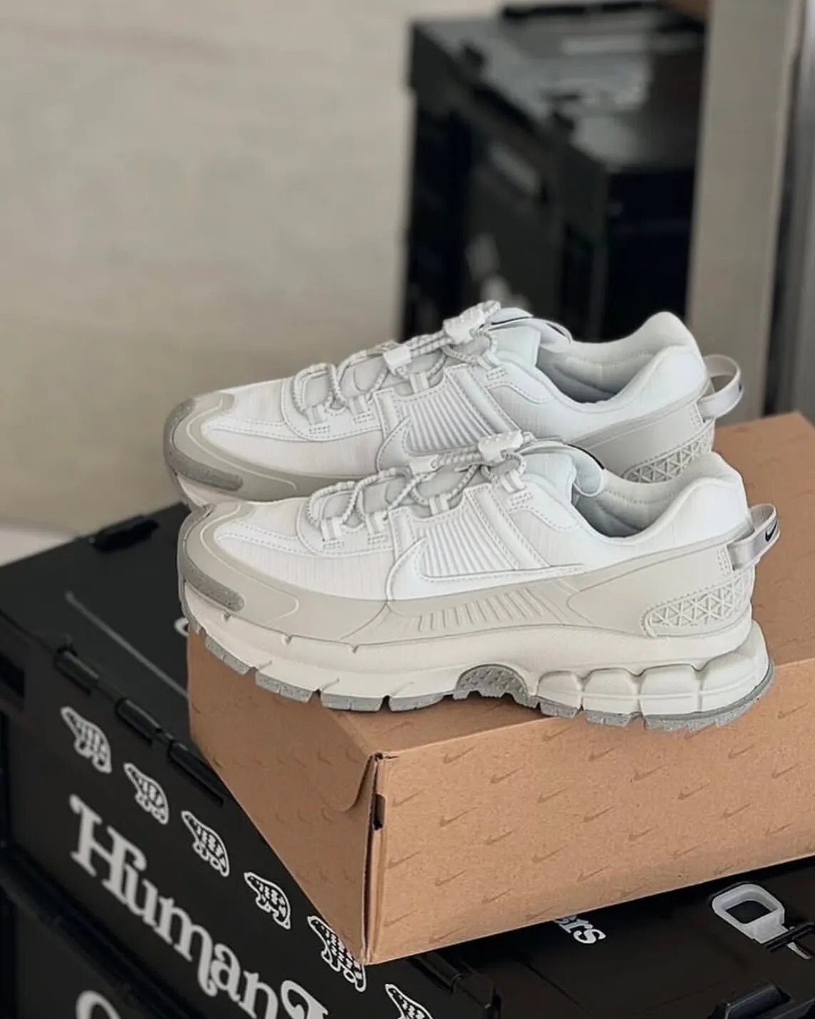 Nike Zoom Vomero Roam 防潑水 抽繩 機能 骨白色 HV6410-100