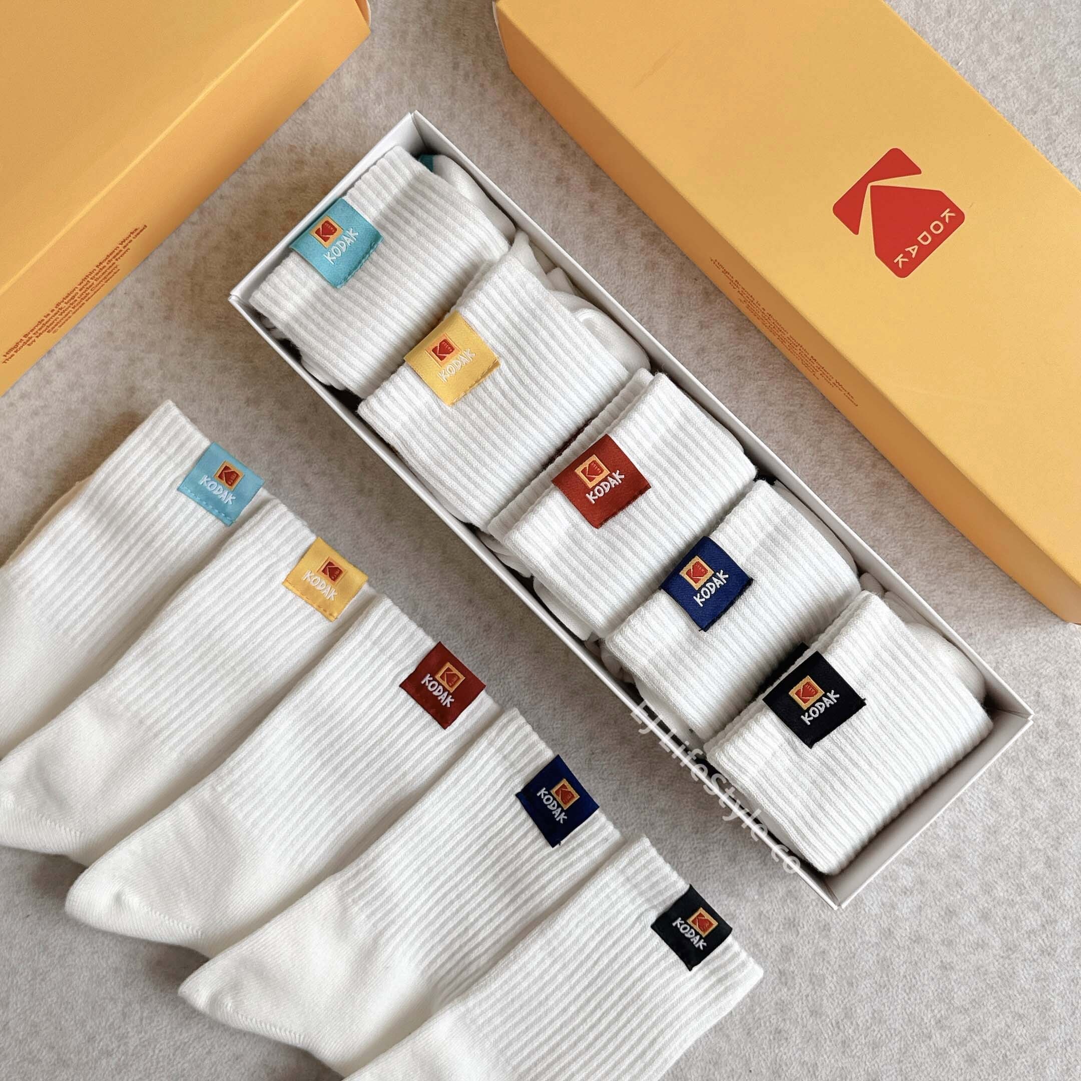 韓國限定 🇰🇷  KODAK 柯達 彩標 襪子 禮盒 中筒襪 刺繡小標 彩色 一組五入 / 現貨