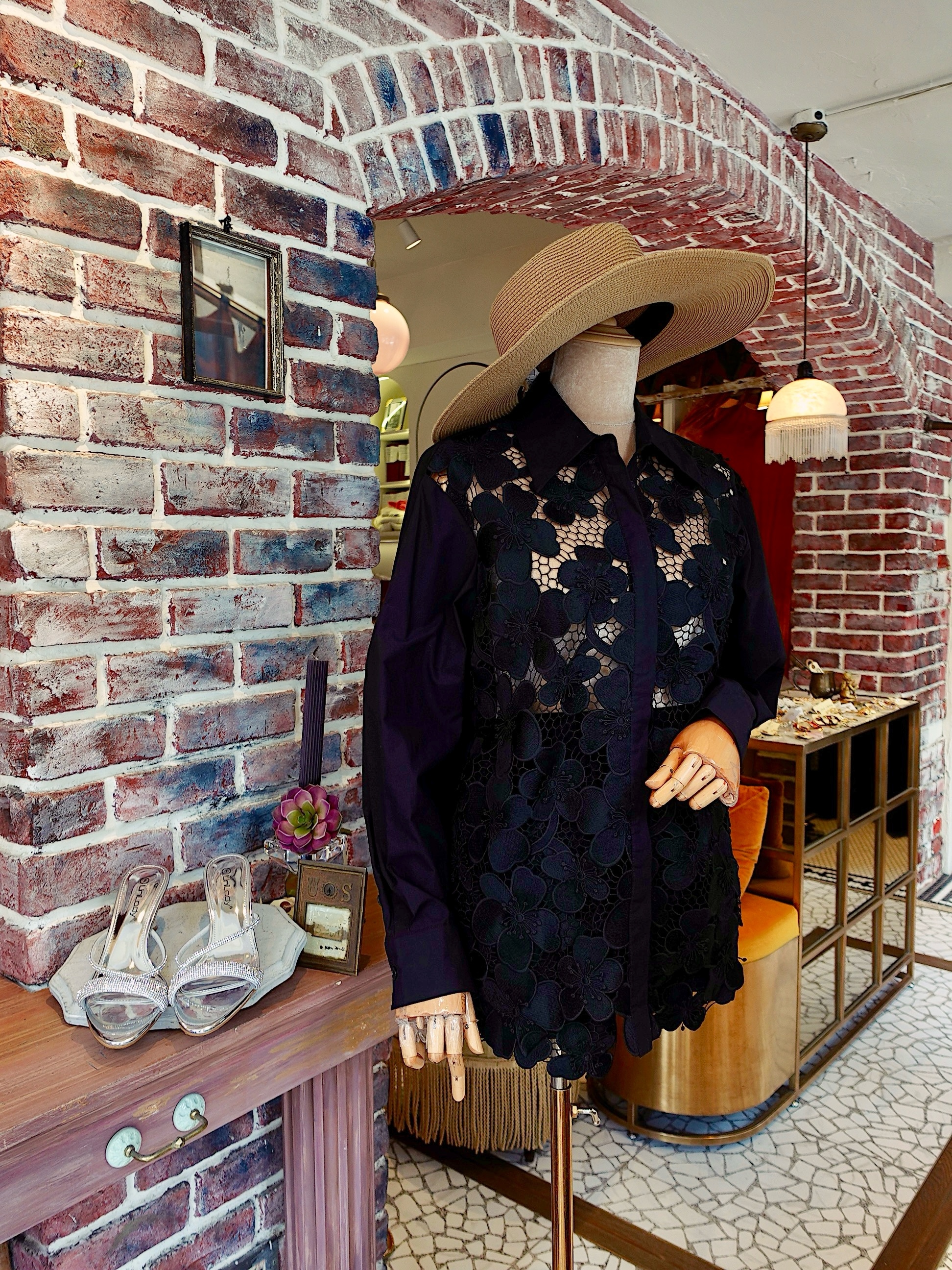 Black Lace黑色刺繡蕾絲花襯衫+短褲套裝