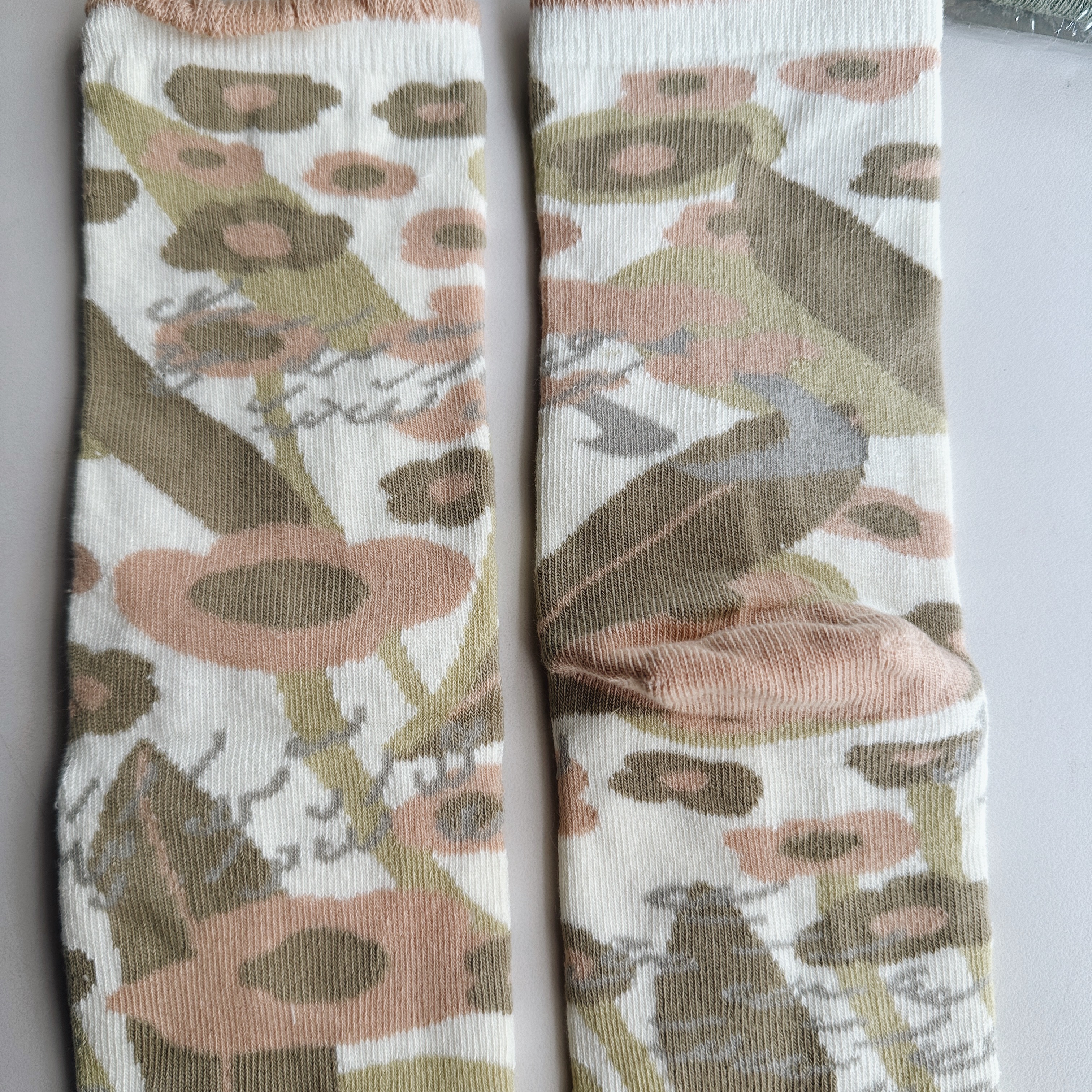 粉嫩花團 什物女子襪｜什物 A KIND OF CAFE