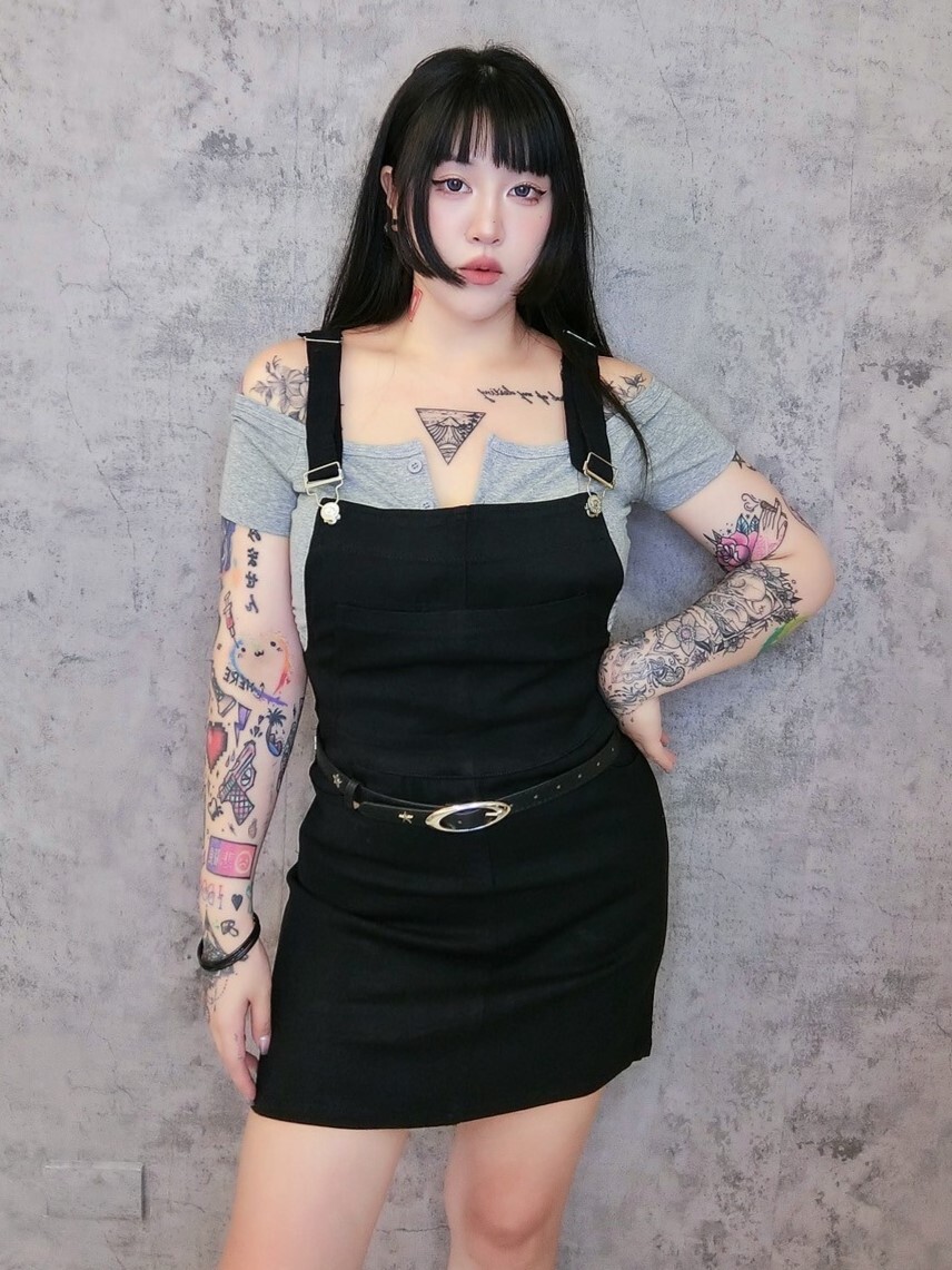 基本款大口袋吊帶窄裙