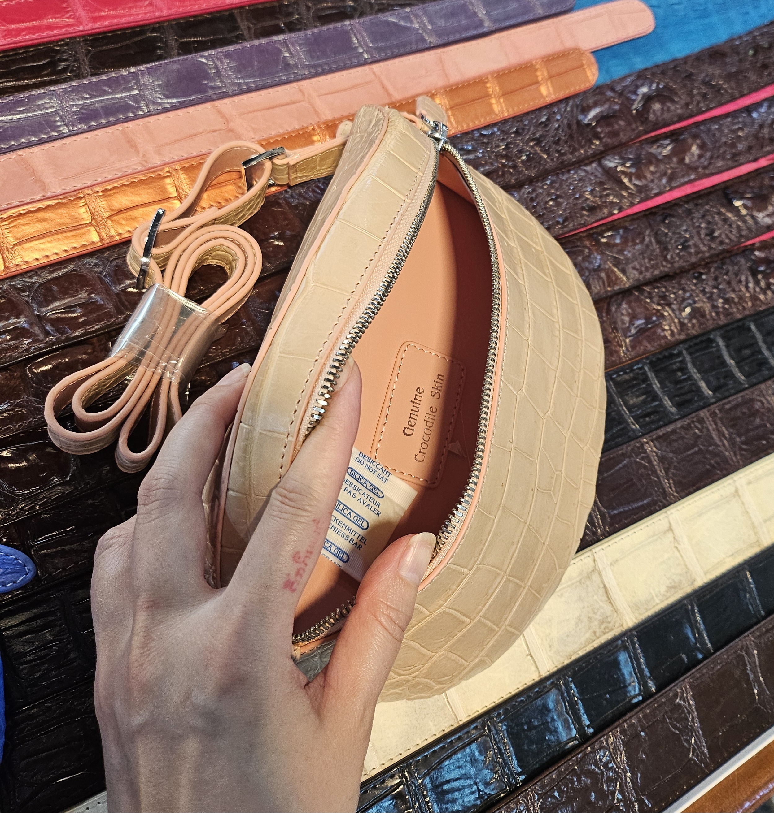 泰國 鱷魚皮腰包 (T7 T997)