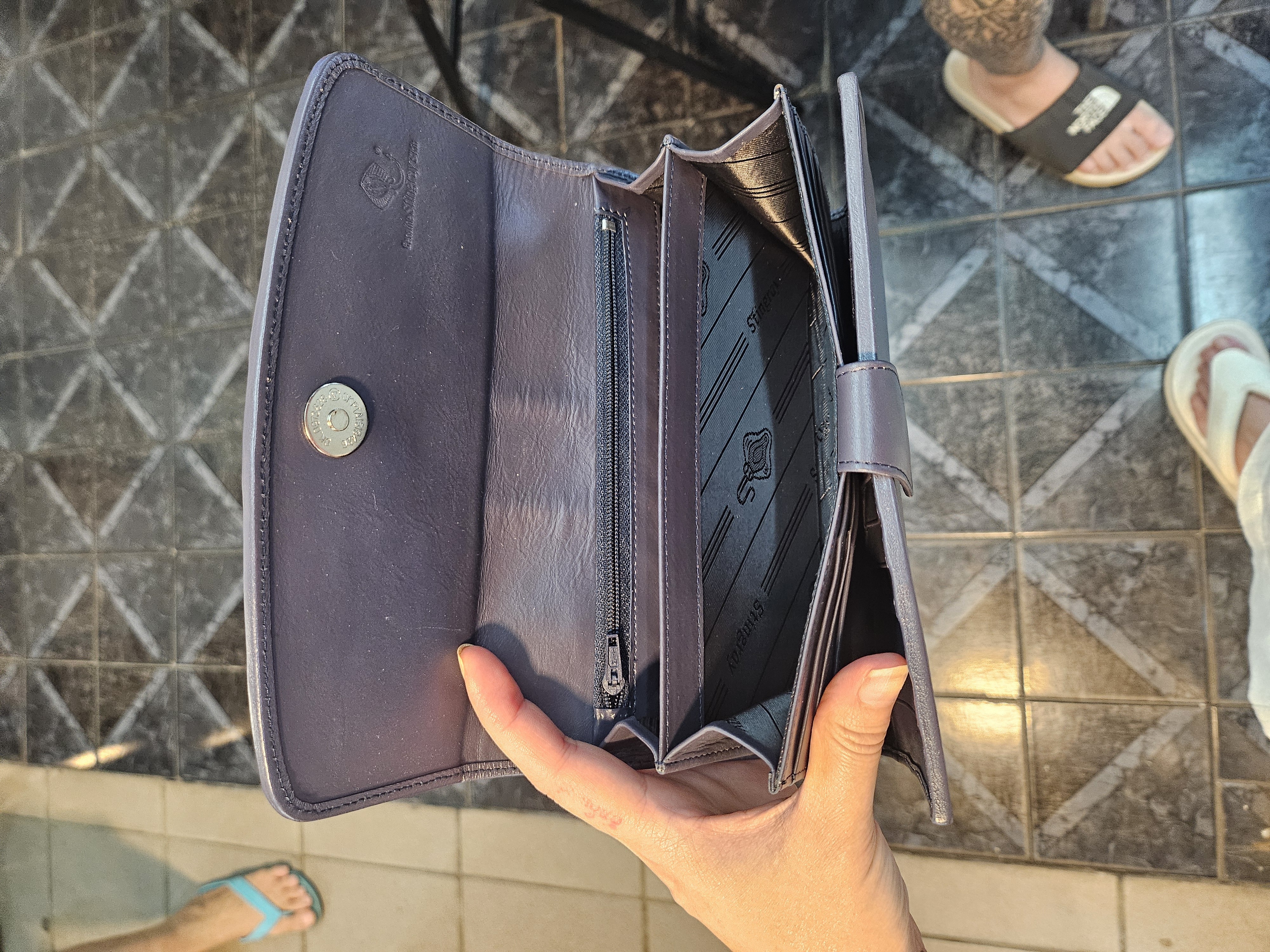 泰國 白間魔鬼魚長銀包 (T7 T998)