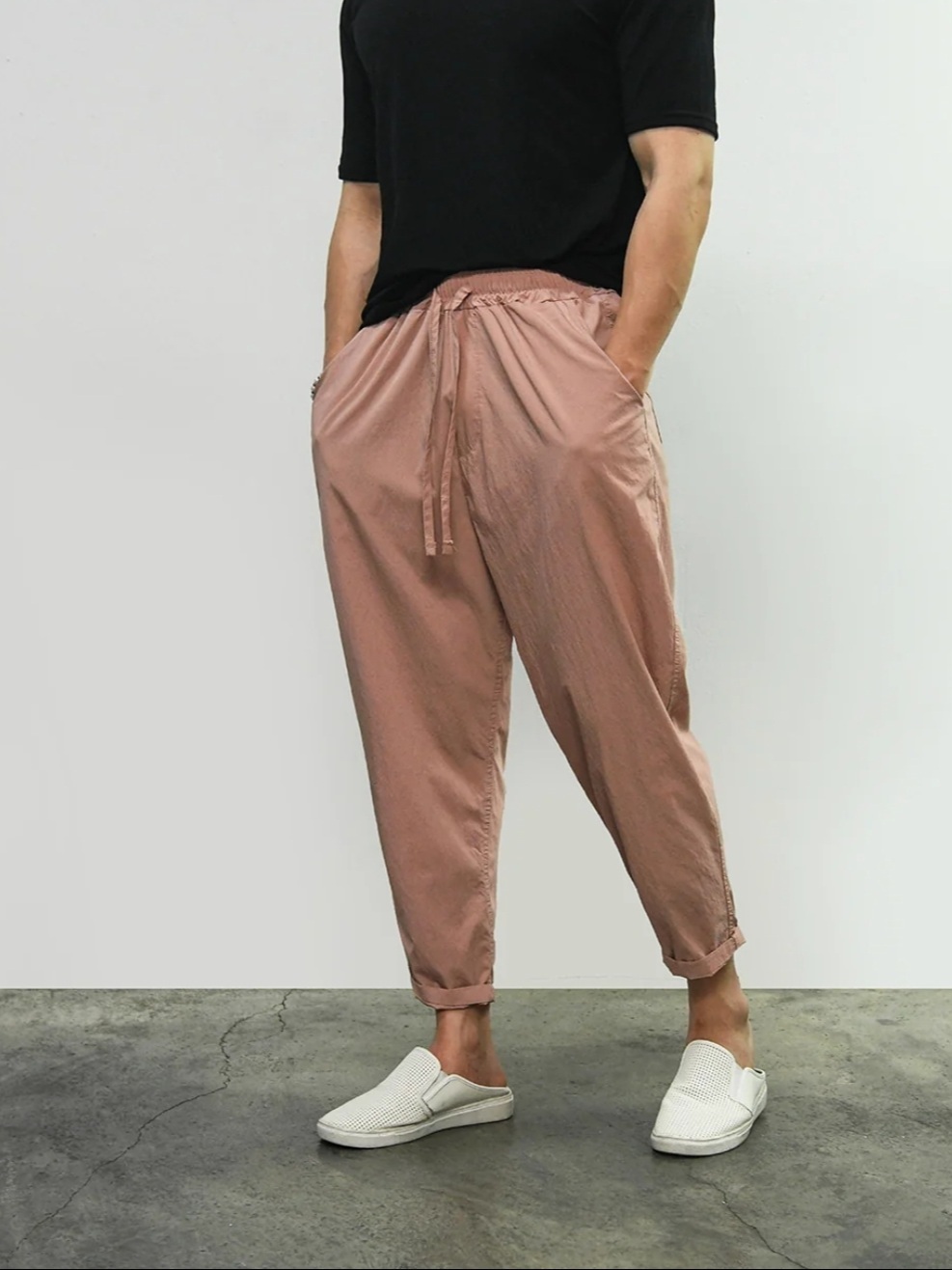 輕涼彈力純色錐形休閒褲