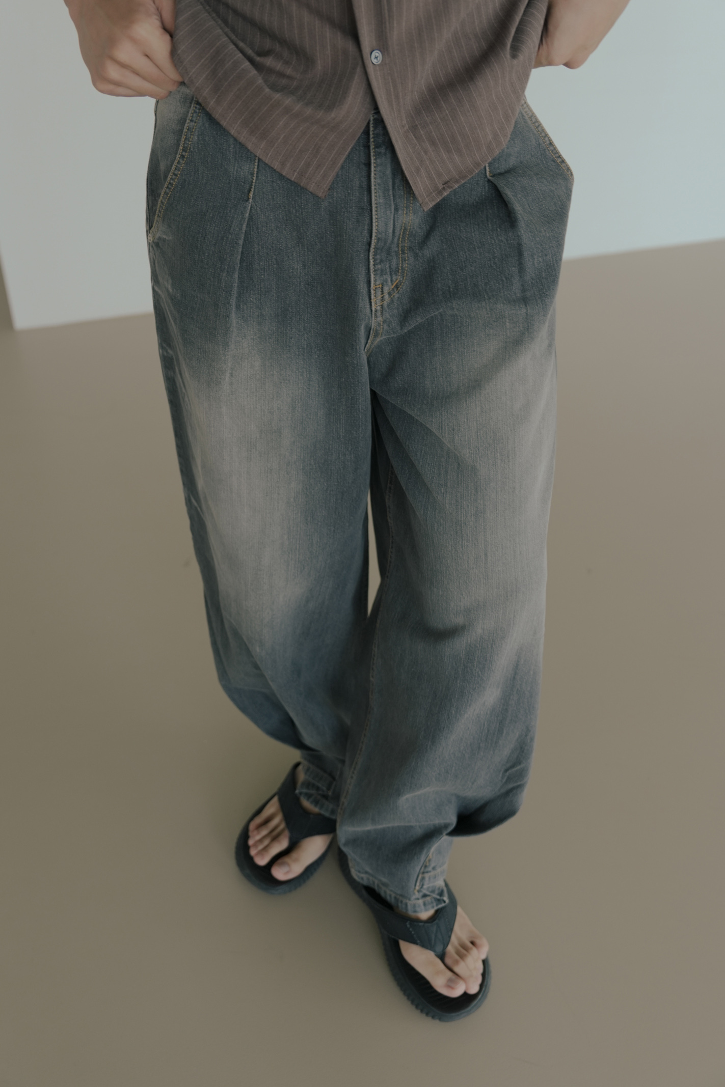 Darted Hem Denim Jeans #牛仔褲