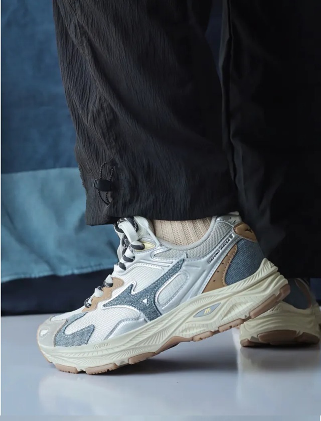 [預訂] MIZUNO Racer S | 灰藍牛仔拼布