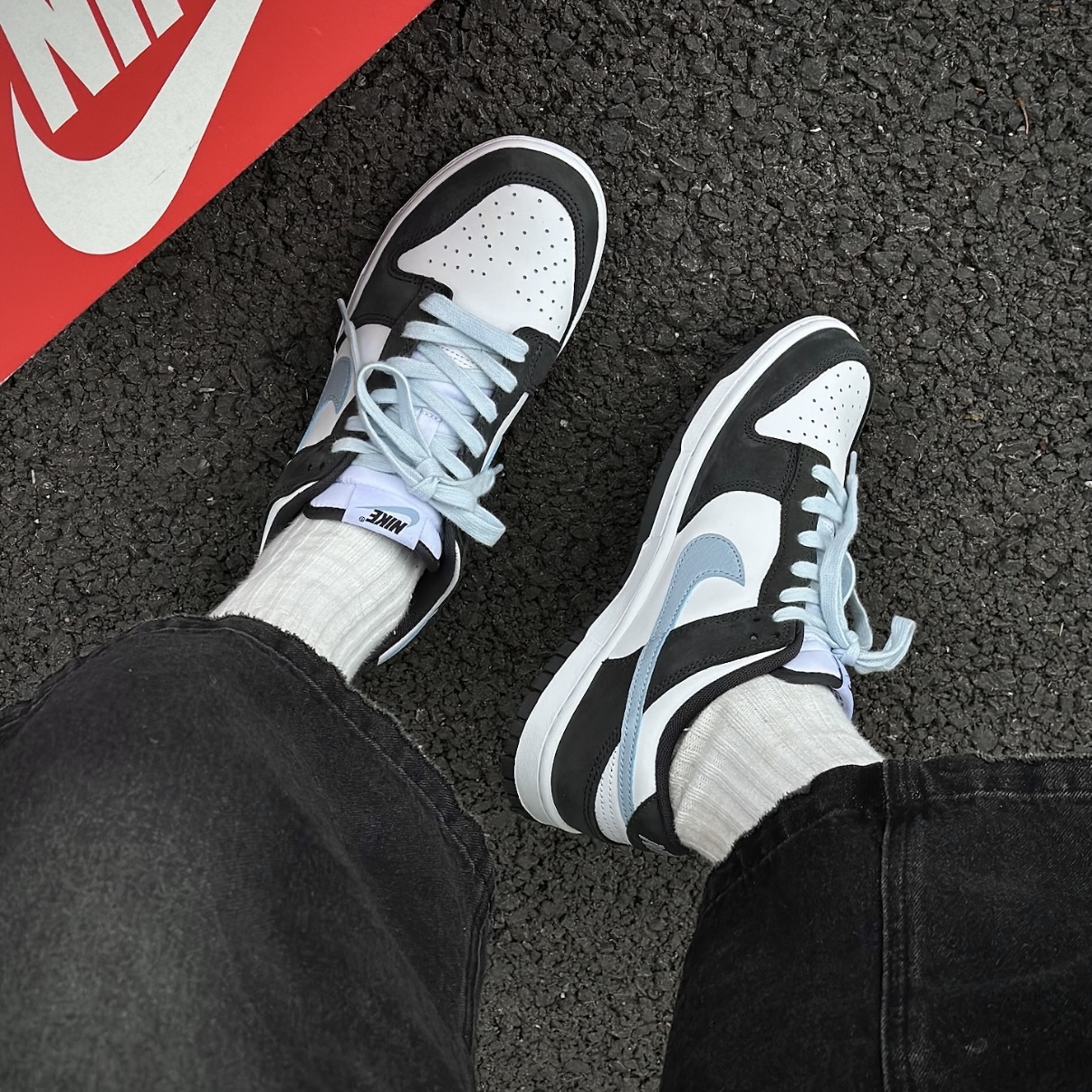 NIKE DUNK LOW 黑白水藍勾