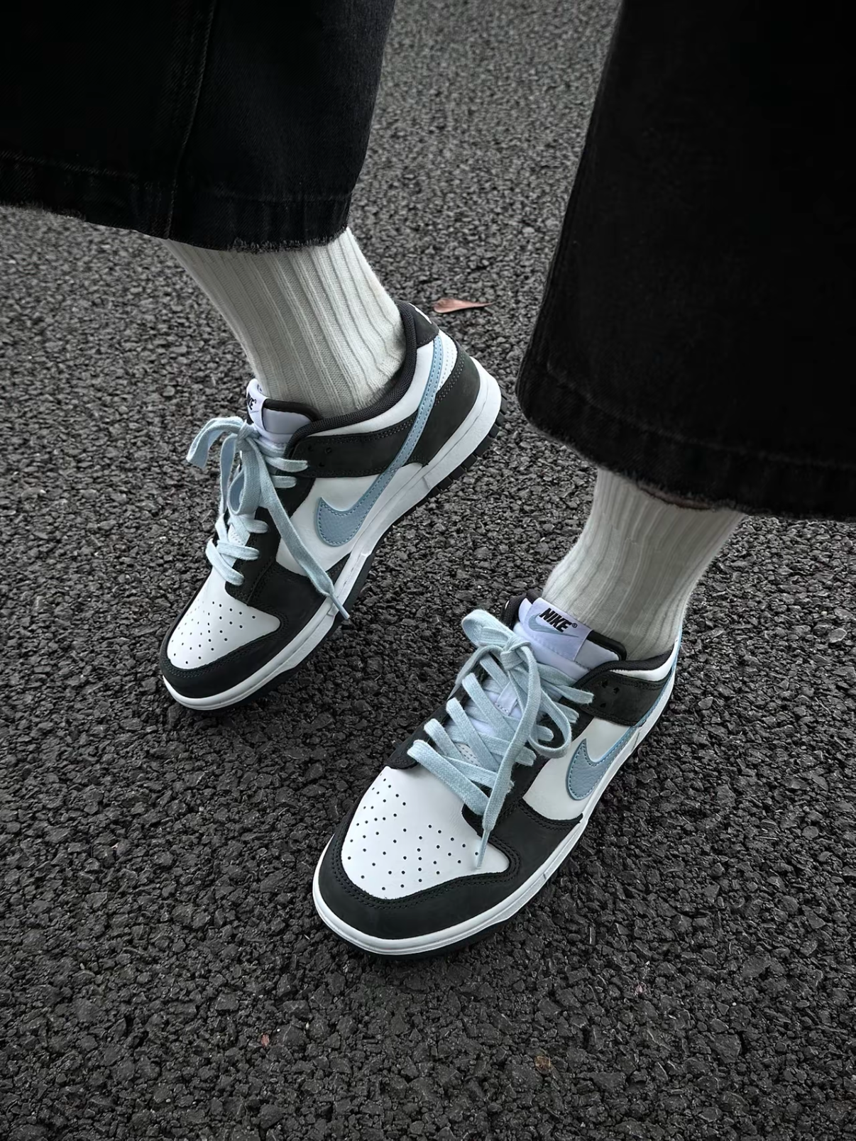 NIKE DUNK LOW 黑白水藍勾