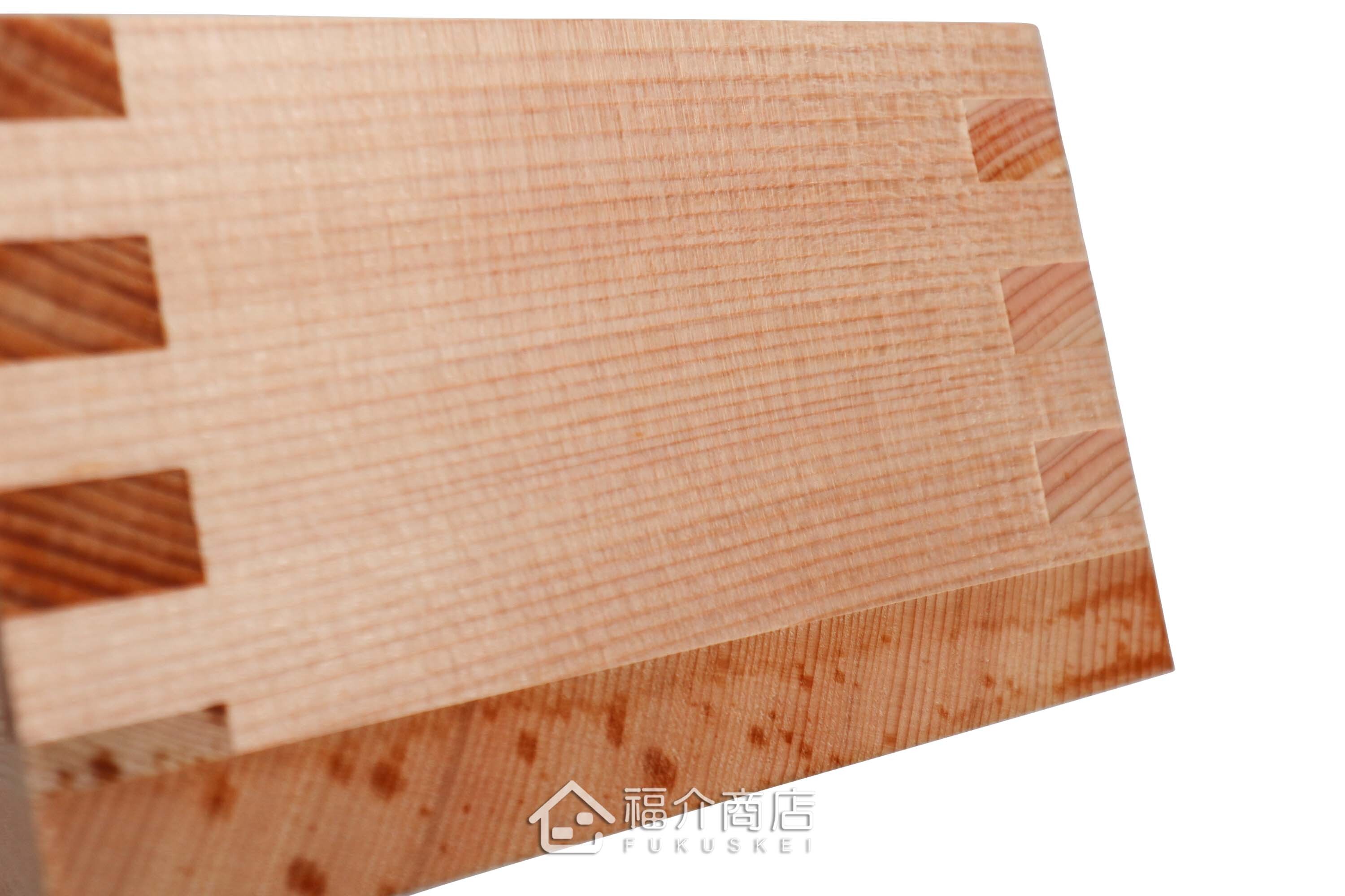 喝日本清酒的木製與錫材質酒器