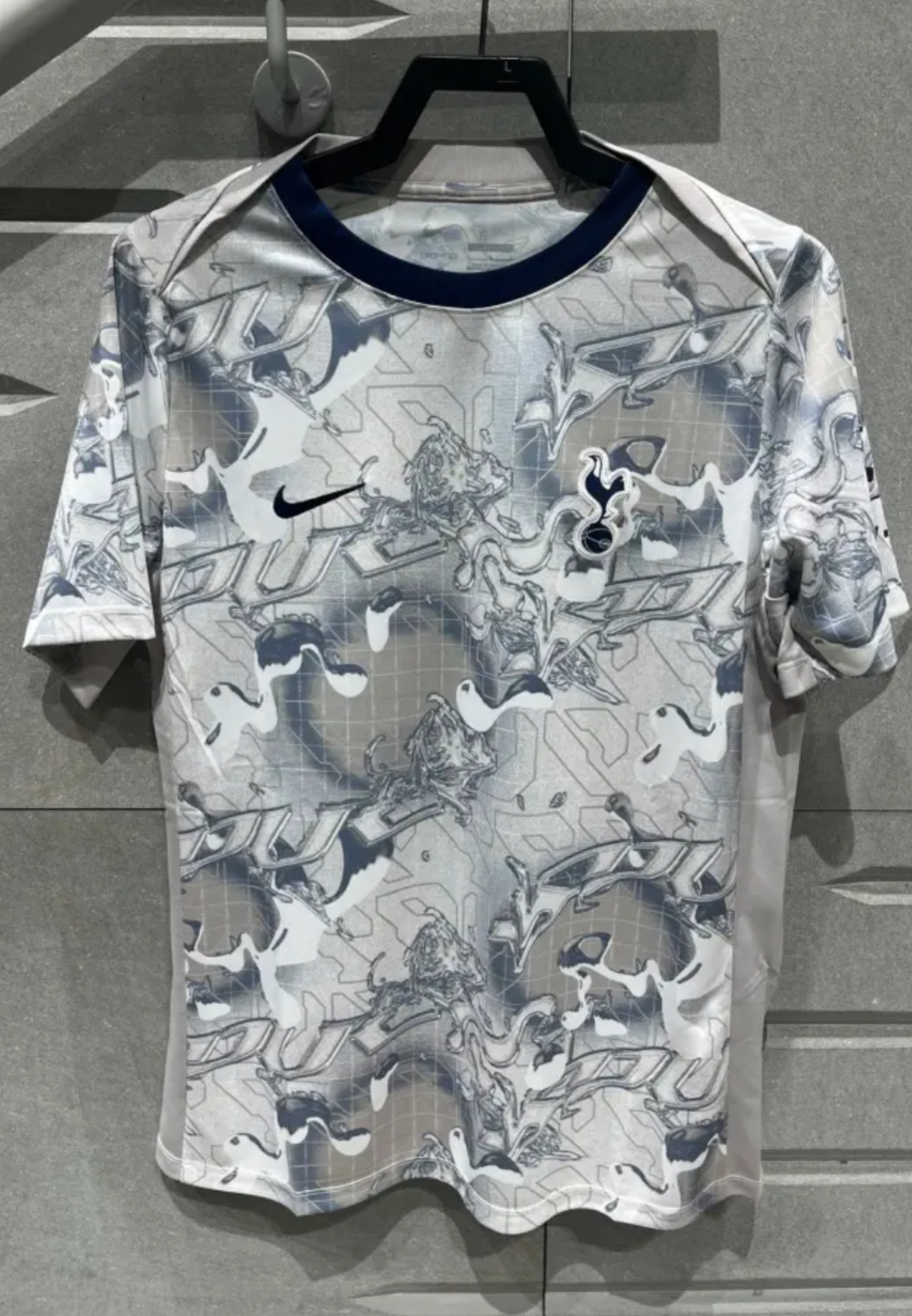 2025 Tottenham Hotspur Pre Match Shirt - Grey