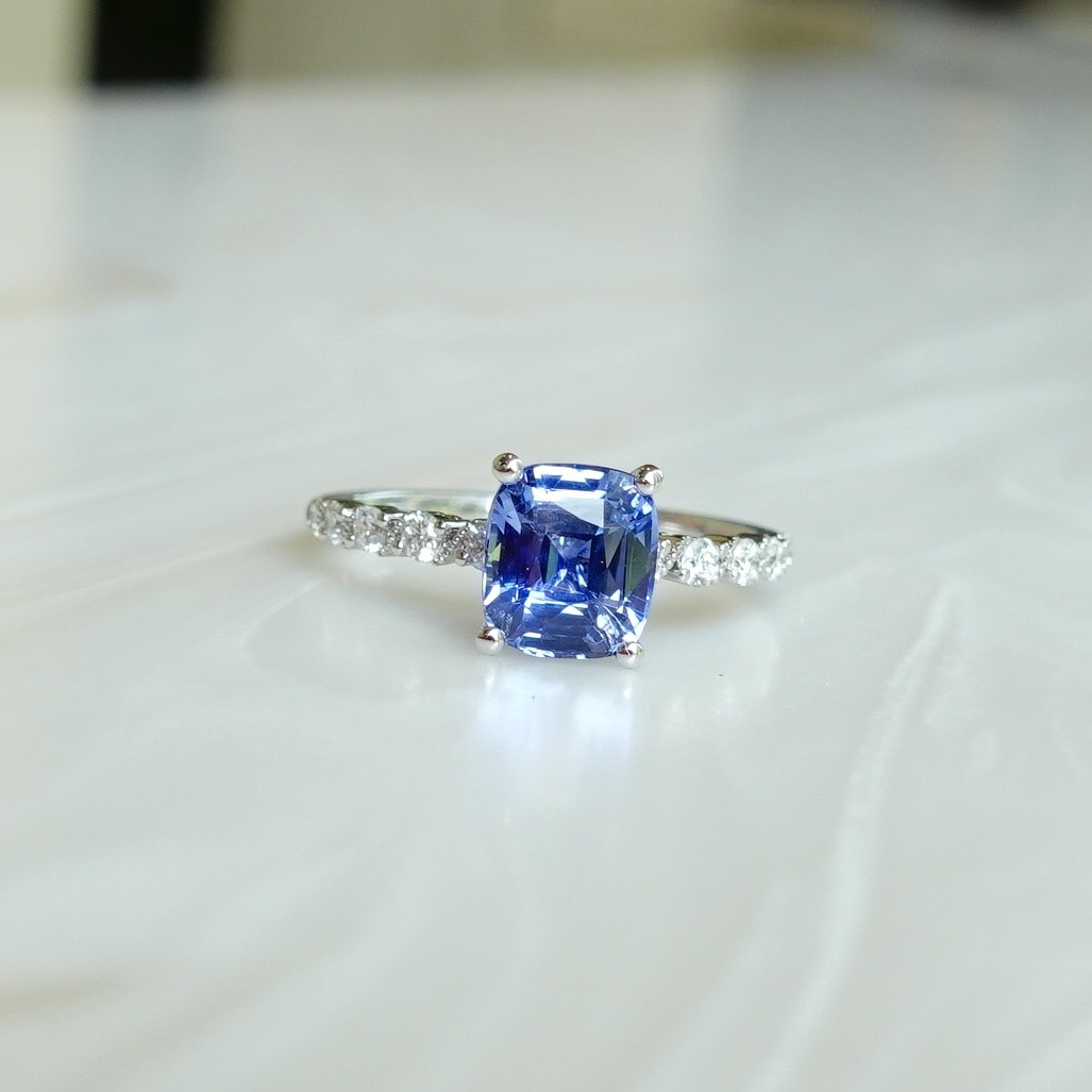 18K金天然矢車菊藍藍寶石鑽石戒指 - 配AIGS寶石鑑定證書