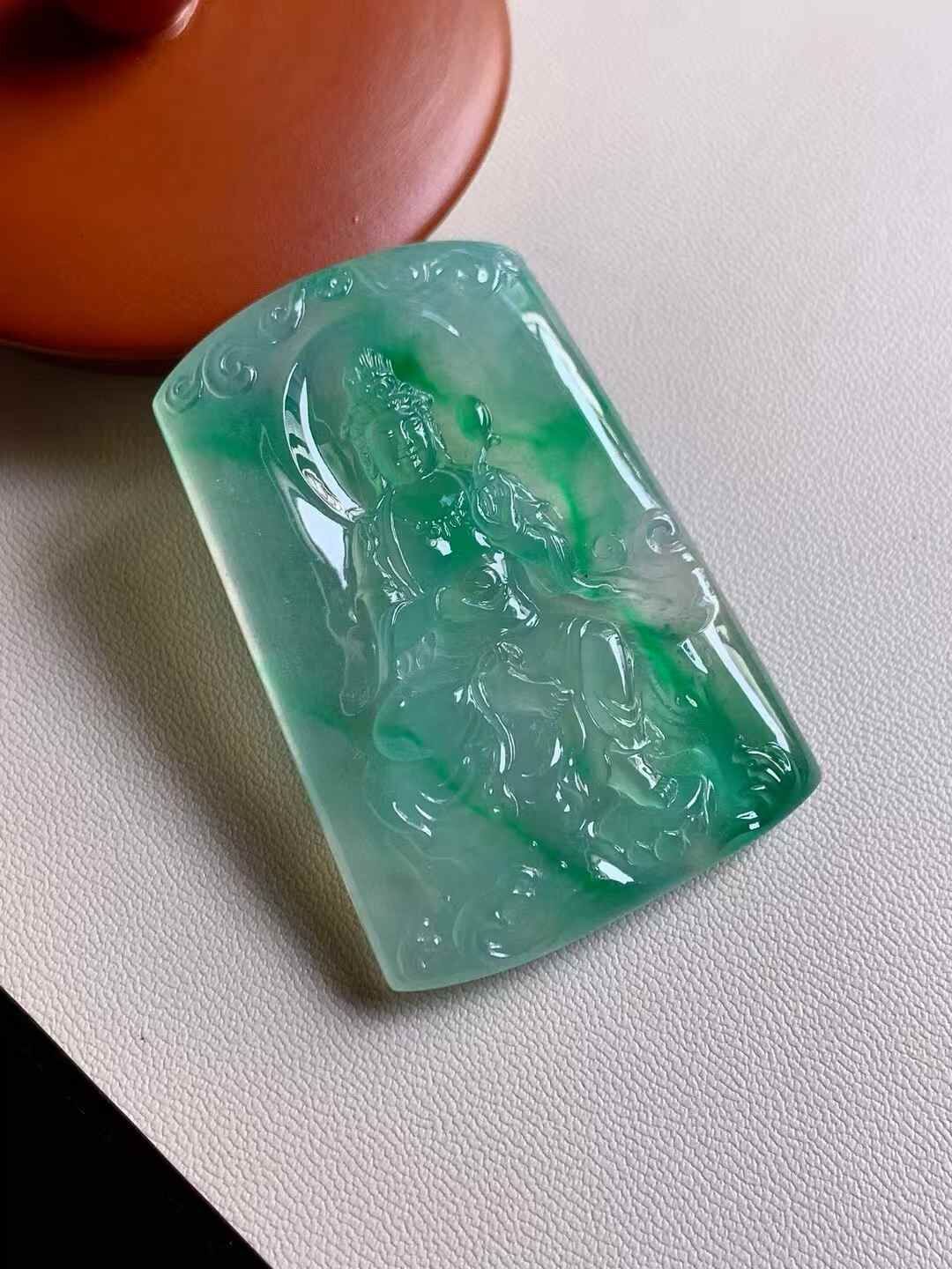 76560 翡翠高冰陽綠觀音牌