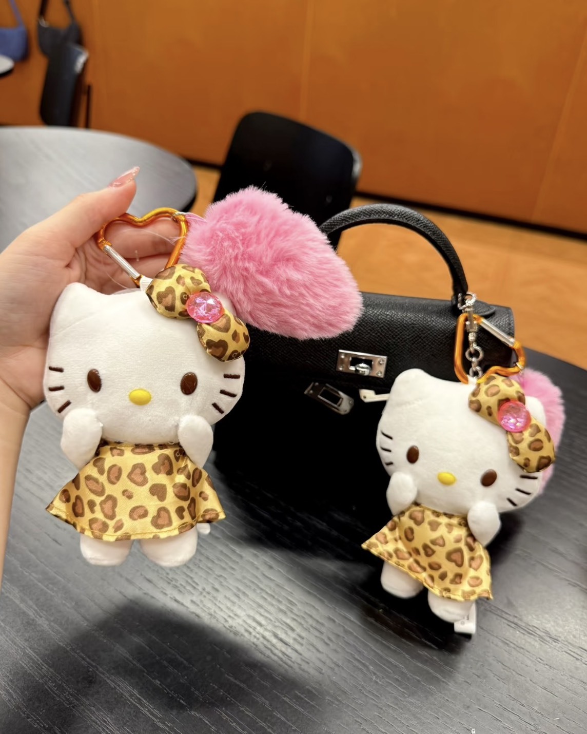 Sanrio 三麗鷗 HELLO KITTY 豹紋吊飾