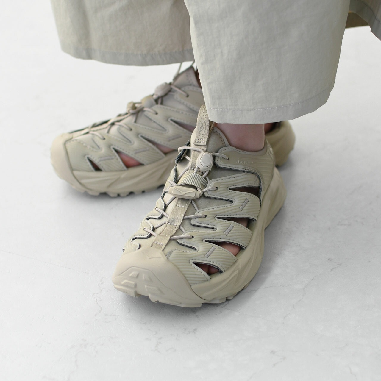 預購┃HOKA ONE ONE Hopara 戶外 機能 涼鞋 米色 沙色 卡其色