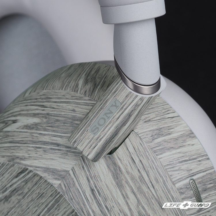 LIFE+GUARD 擁有高品質沙漠橡木紋貼膜特寫，適用於SONY WH-1000XM6