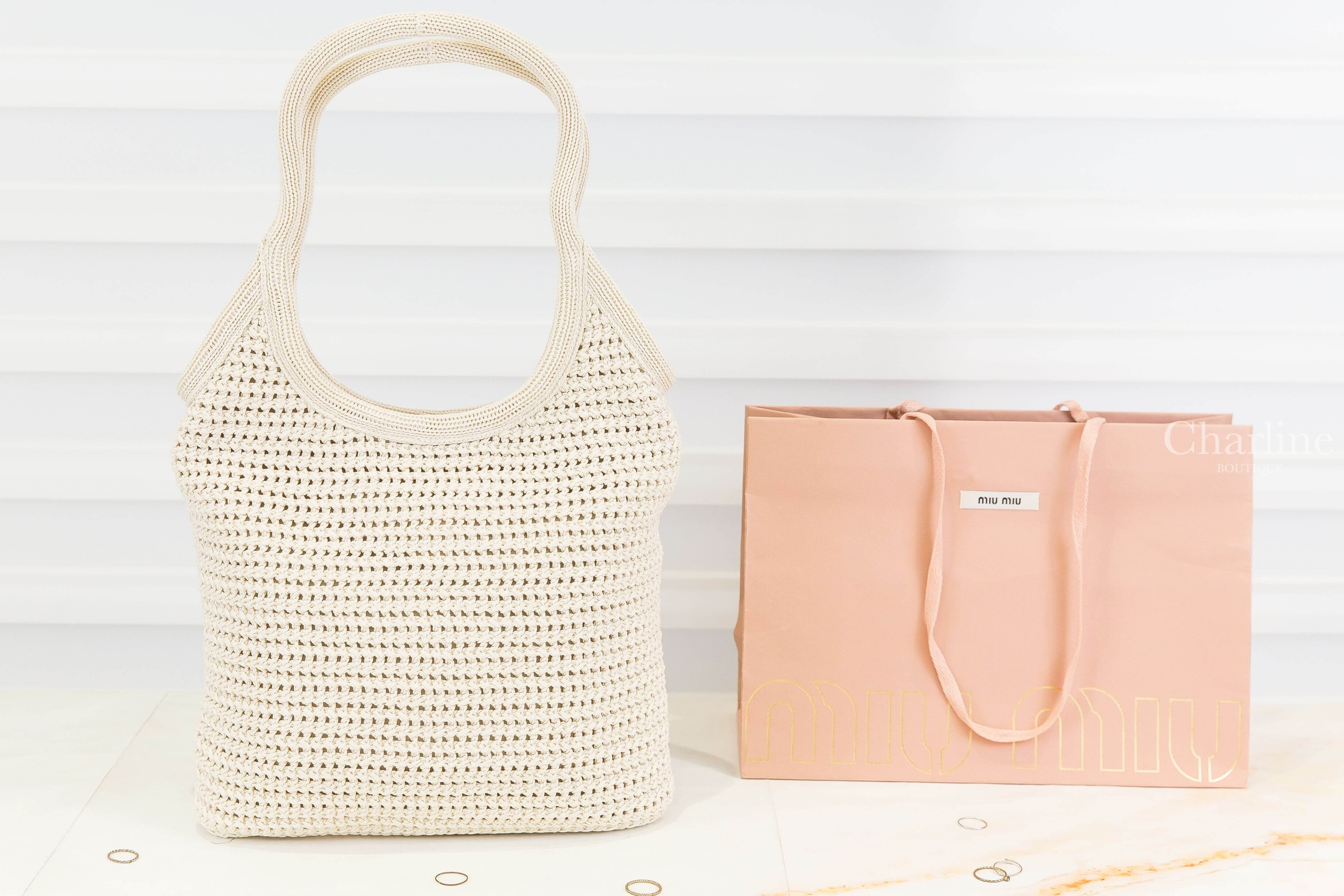 Miu Miu Ivy Raffia-Effect Woven Tote Bag 粉筆白黑字帆布內裡棉質編織手提肩背托特包-Charline Boutique 精品代購