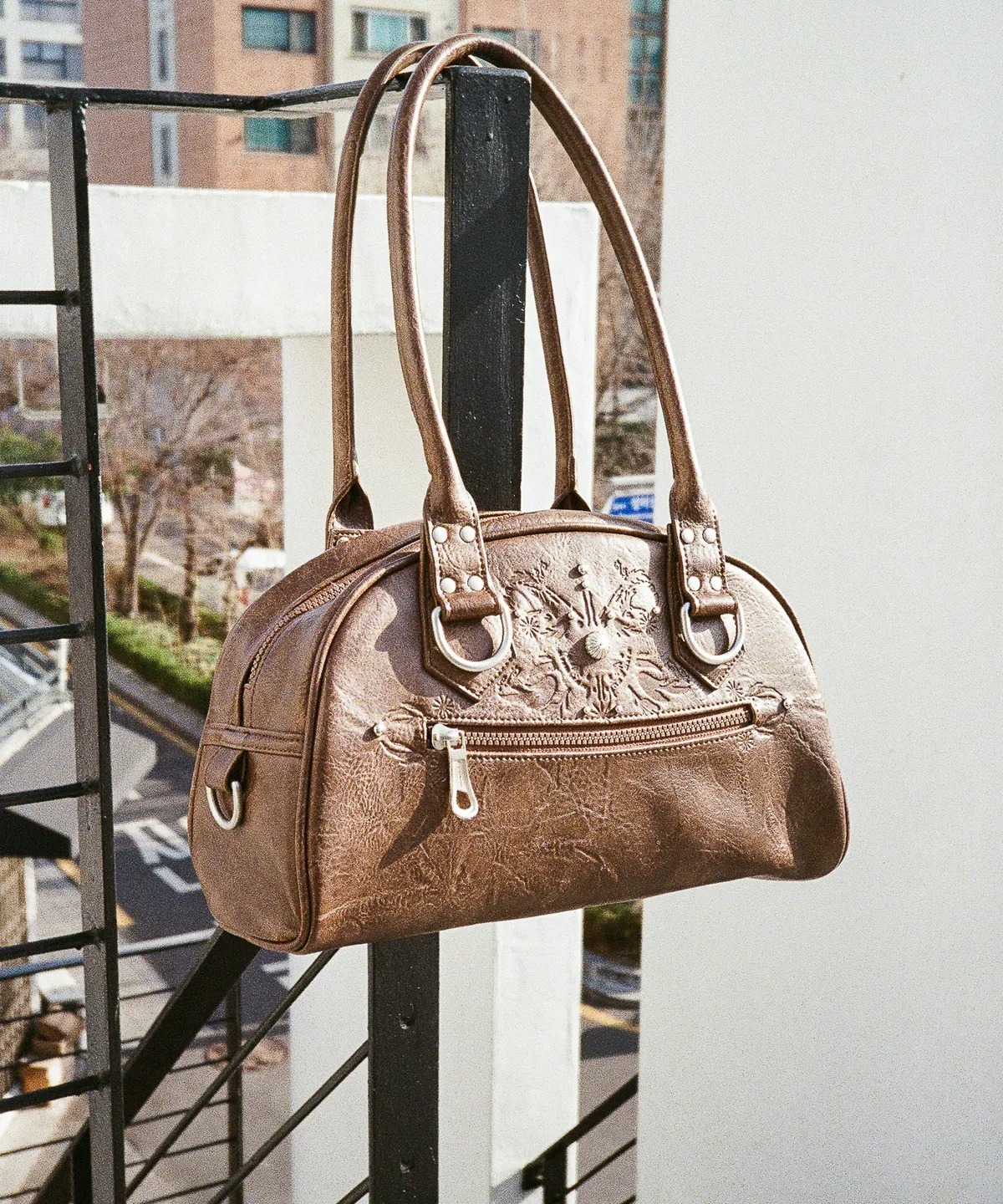 IUGAMAKARAS】Studded Leather Bowling Bag ショルダーバッグ IUGAMAKARAS】Studded Leather Bowling Bag ショルダーバッグ