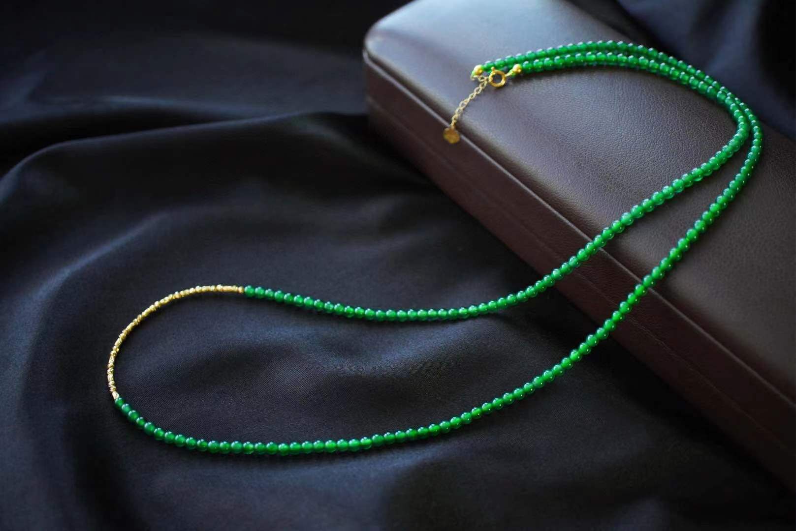 76868 翡翠辣陽綠小米鏈 (裸珠 3mm)