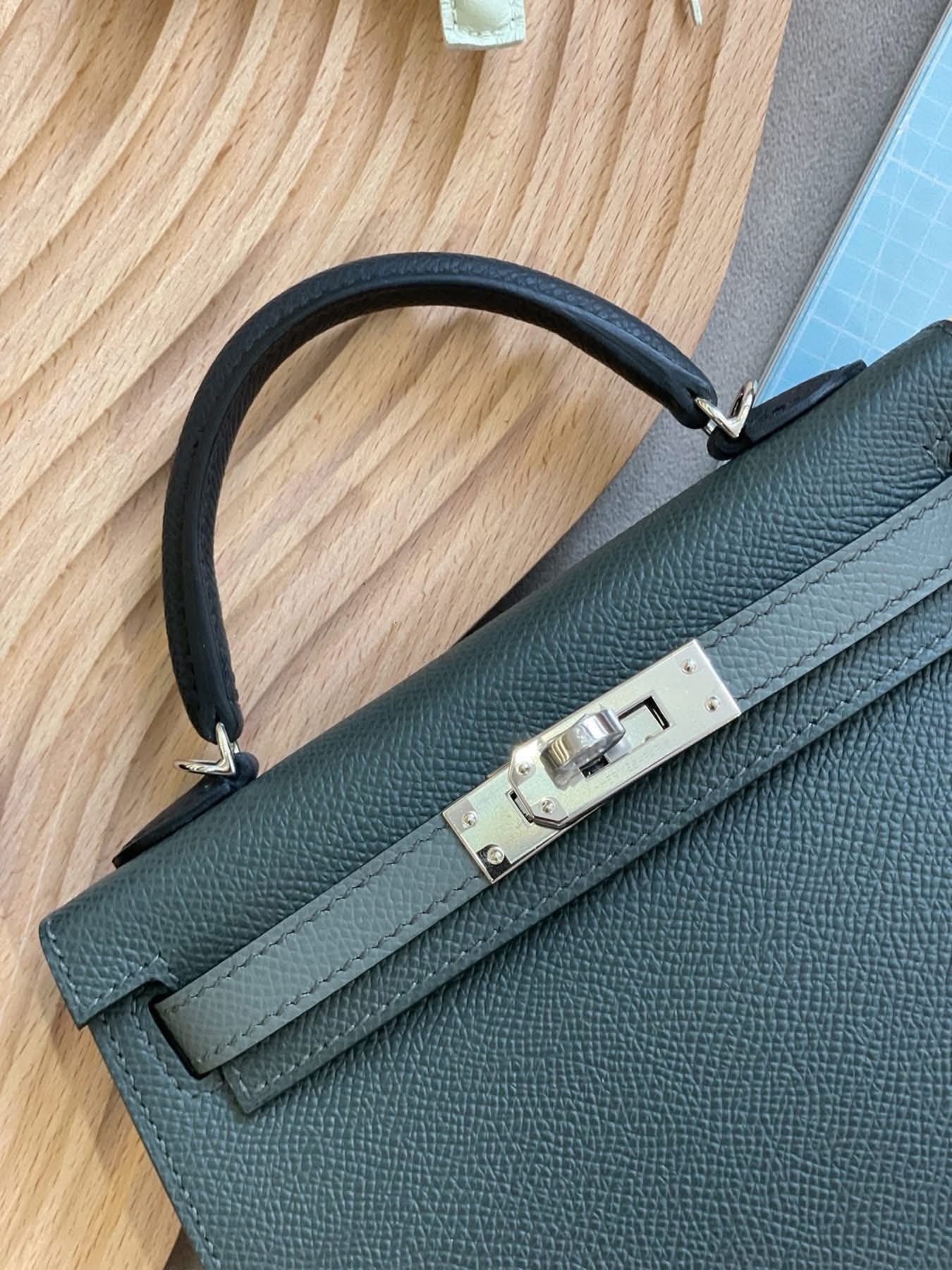 Hermès Kelly Mini II Epsom Leather Vert Mangrove/ Vert Amande/ Noir PHW HK$18x,xxx  詳情請PM我哋 (HK$2,000 立即落訂)