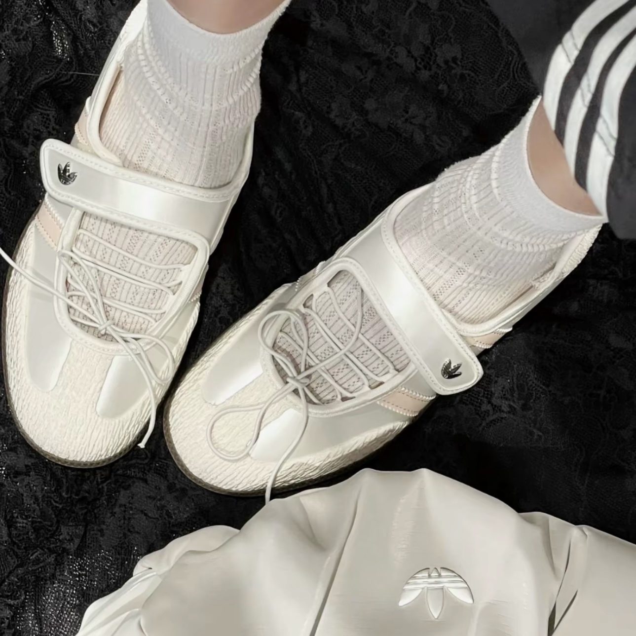 ADIDAS SAMBA JANE 白粉 瑪麗珍 紋理感 魔鬼氈 休閒 女鞋 JR4482