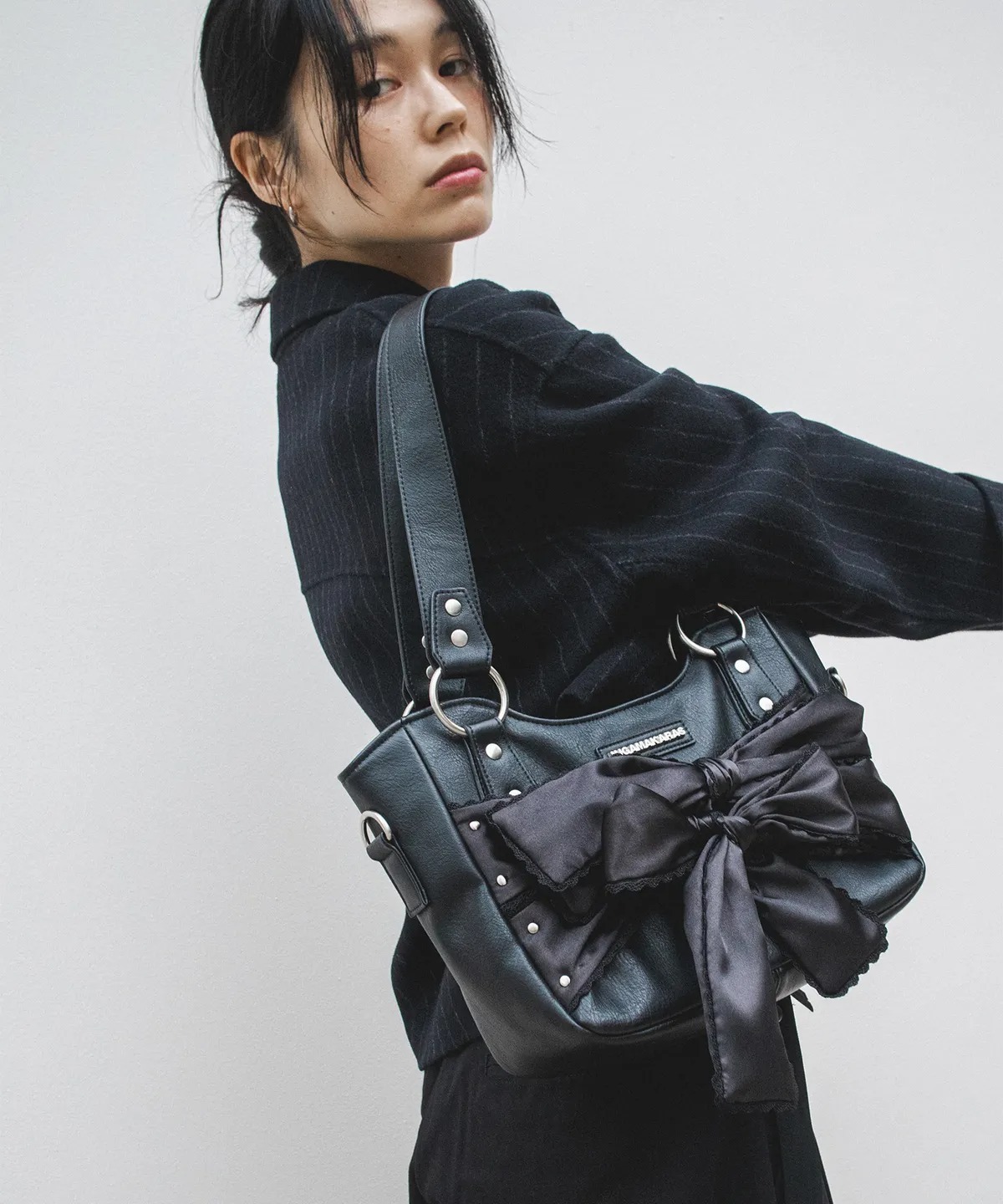 [IUGAMAKARAS] Laced Ribbon Leather Shoulder Bag /追跡付 IUGAMAKARAS] IUGA Laced Ribbon Leather Shoulder Bag (Black