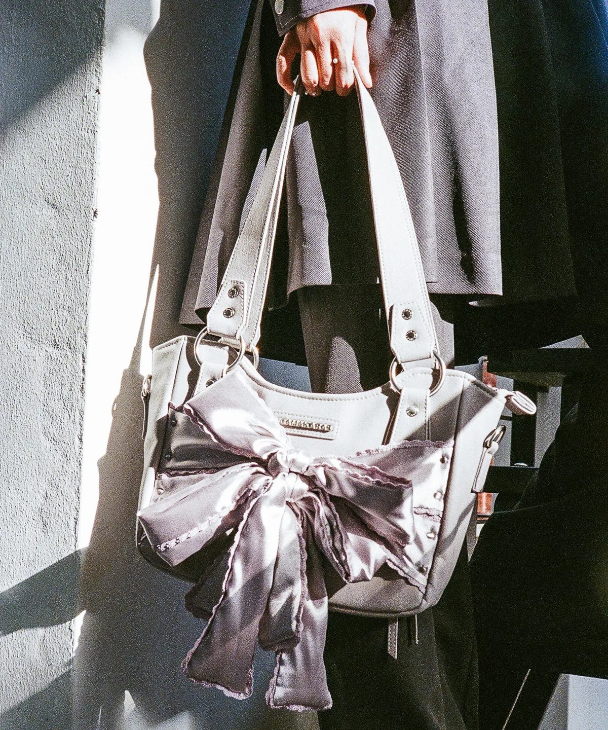 ショルダーバッグ・ポシェット IUGAMAKARAS Laced Ribbon Shoulder Bag 4FT1862 6/2再入荷【IUGAMAKARAS】Laced Ribbon Leather Shoulder Bag
