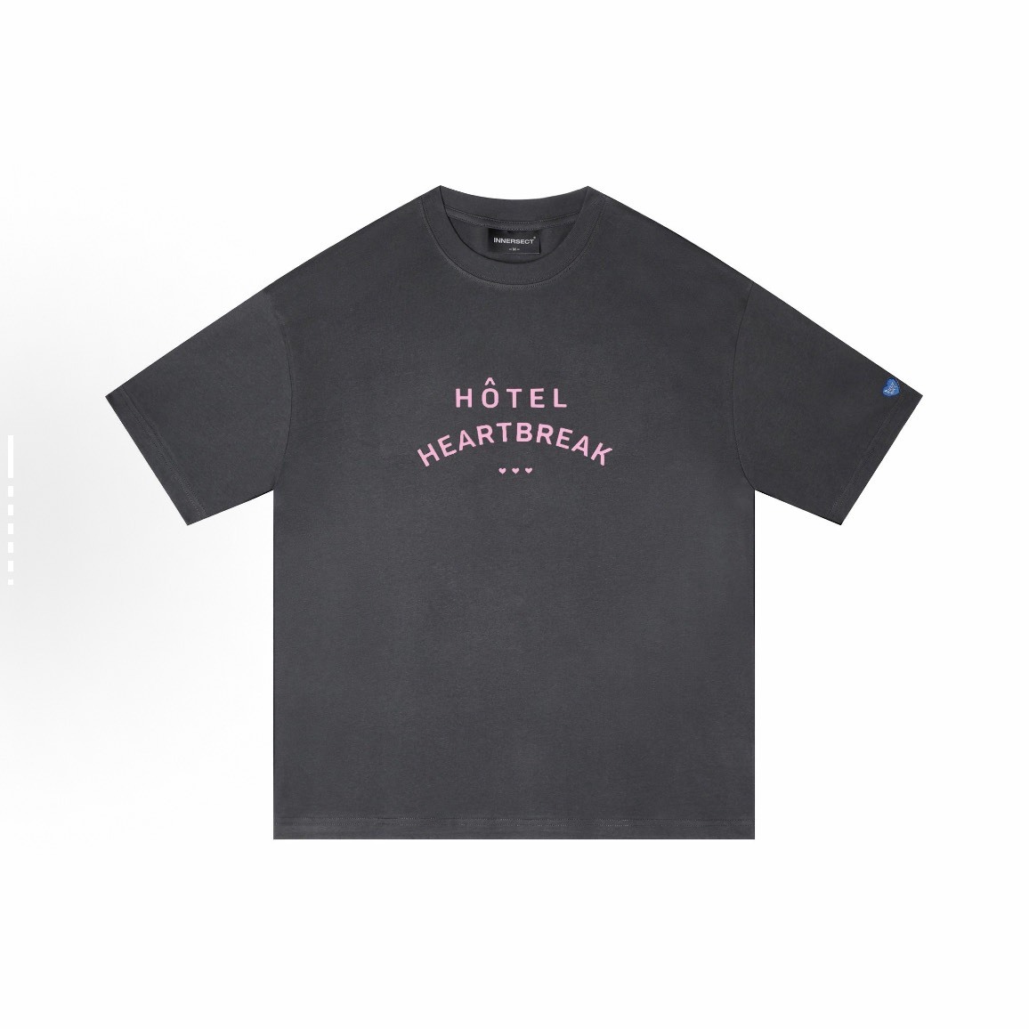INNERSECT 三生萬物 短袖 心碎旅店 字母 男女可穿 碳灰 米白 [INN24SSTTE026]