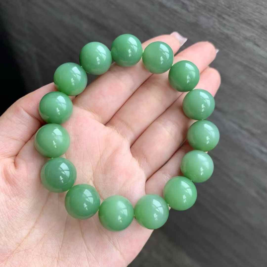 76774 和田玉老料瓷綠手串