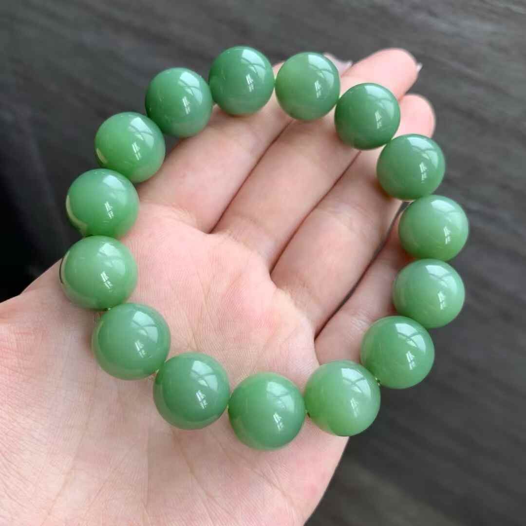 76774 和田玉老料瓷綠手串