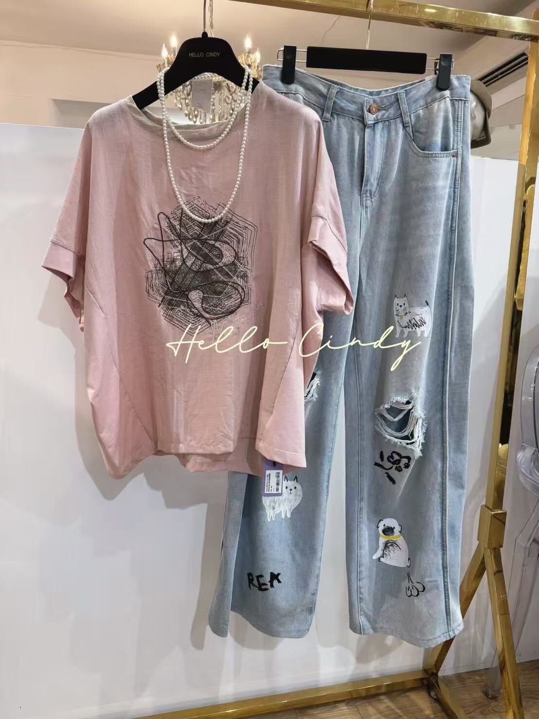 Baby系列 B07057 現貨-肉肉女孩必買塗鴉刺繡棉麻上衣