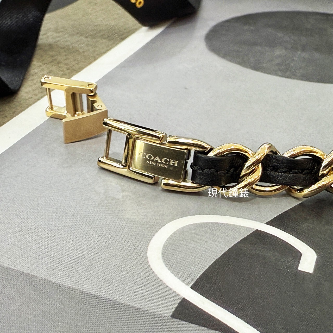 【COACH】Cadie經典馬車皮革手鍊腕錶CO14504281 17.5mm 現代鐘錶