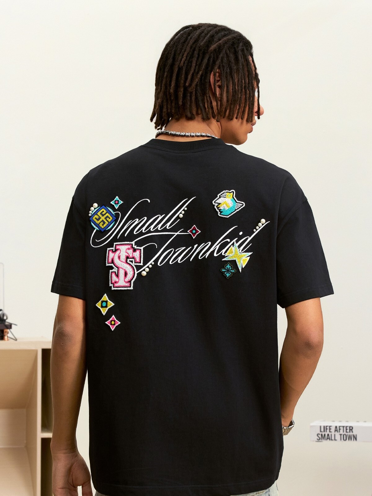 STK SmallTownKid 民族風 刺繡小Logo 短袖 T