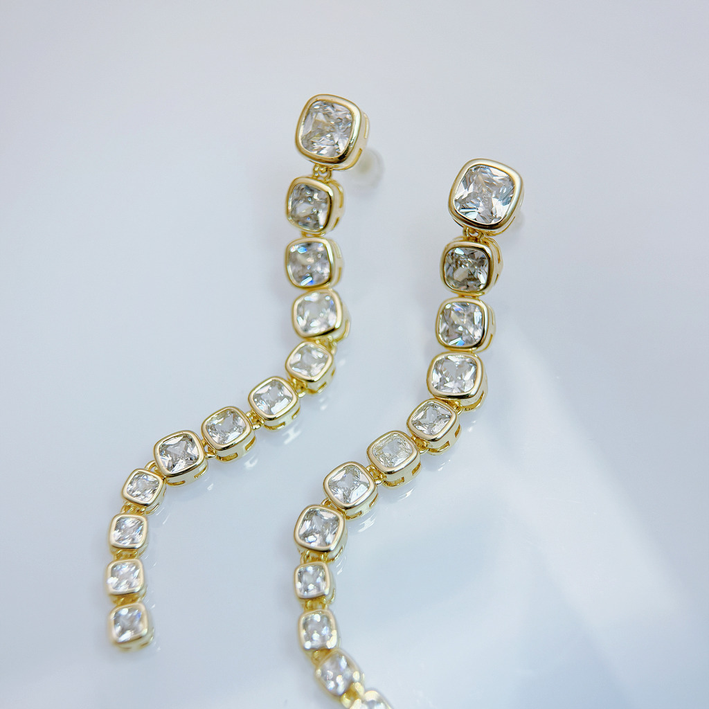 鏡透金鑲曲鑽耳環