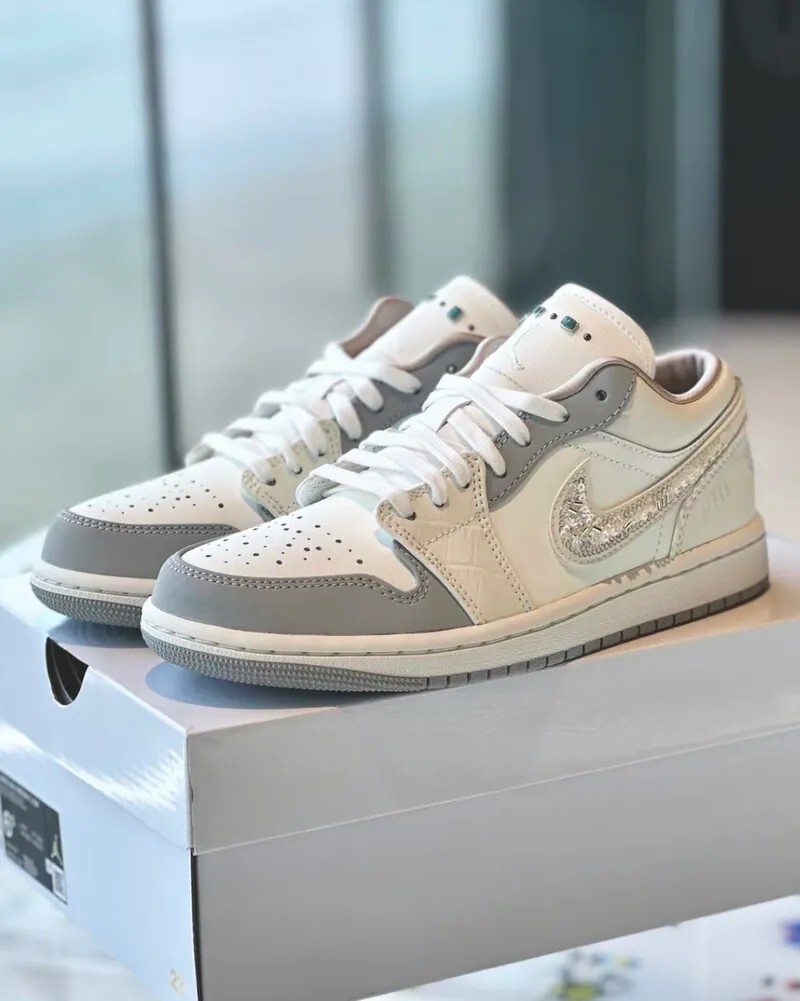 KTQ STORE ‧ Nike Air Jordan 1 Low "Soft Pearl" 奶白灰藍 珍珠亮片 IH7323-100